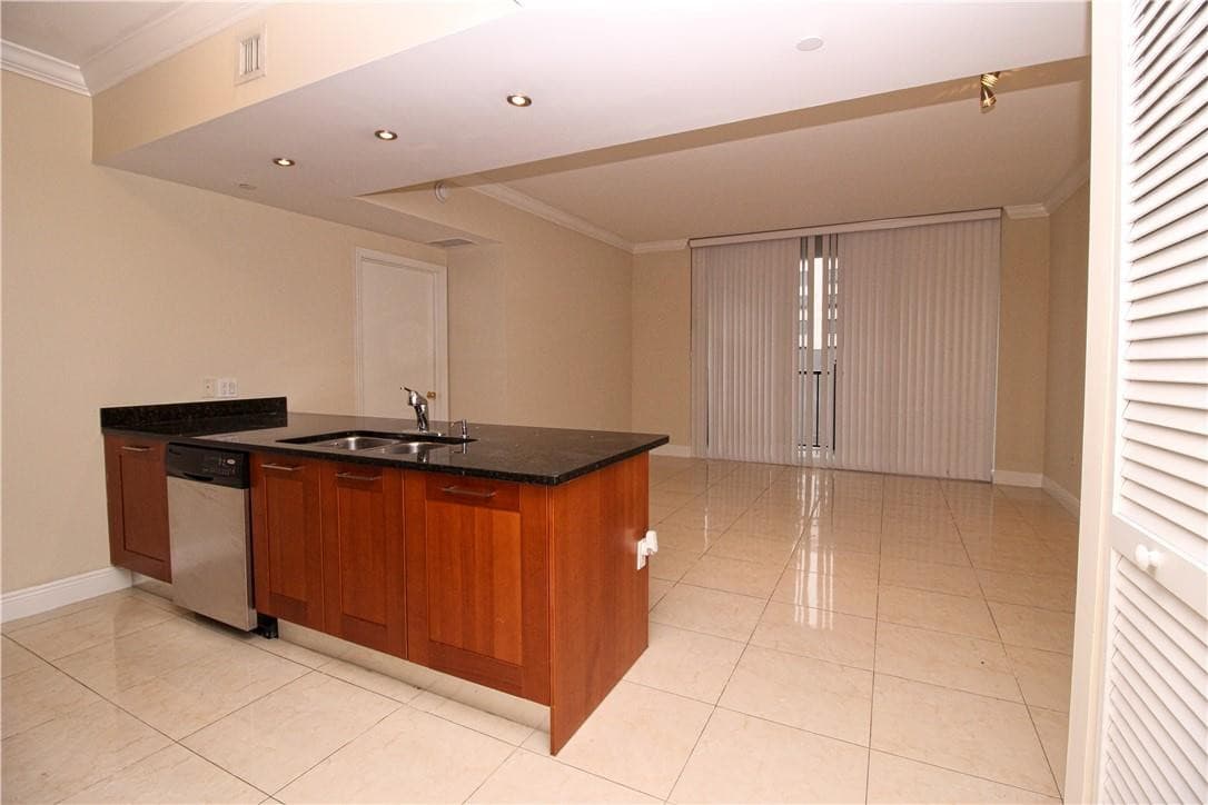 4100 Salzedo Street 512, Coral Gables, FL 33146 — photo 4 of 32