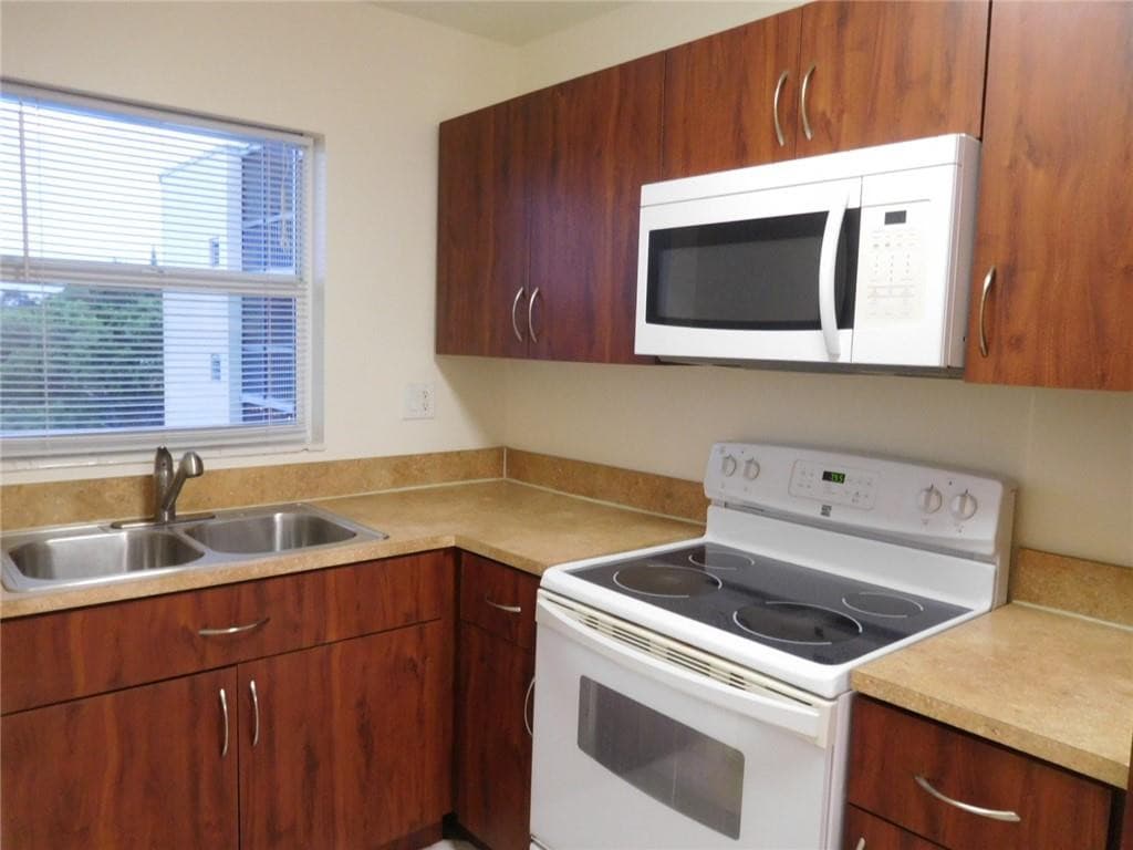 1425 Arthur Street 414b, Hollywood, FL 33020 — photo 2 of 50