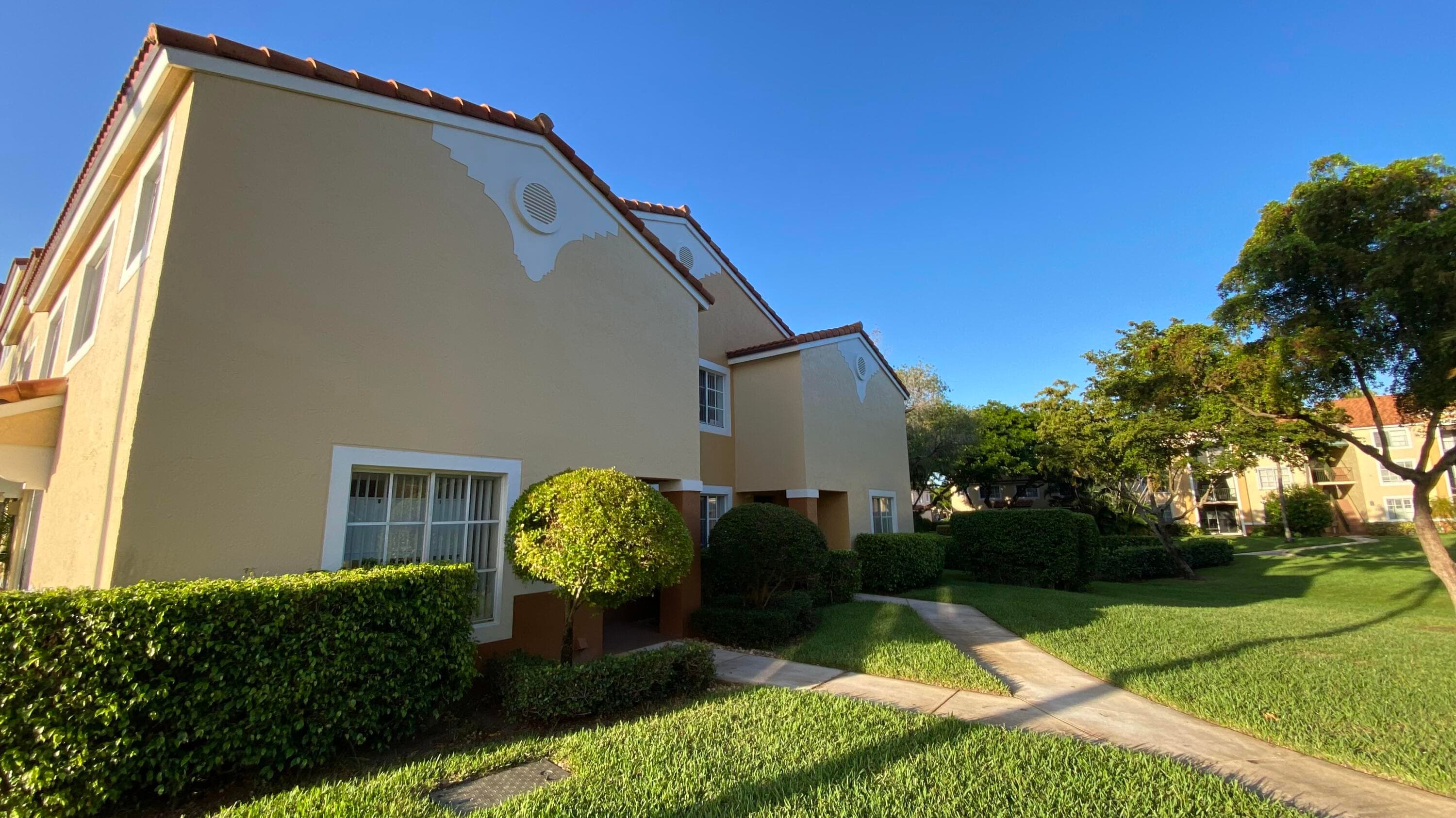 117 Yacht Club Way 111, Hypoluxo, FL 33462 — photo 4 of 16