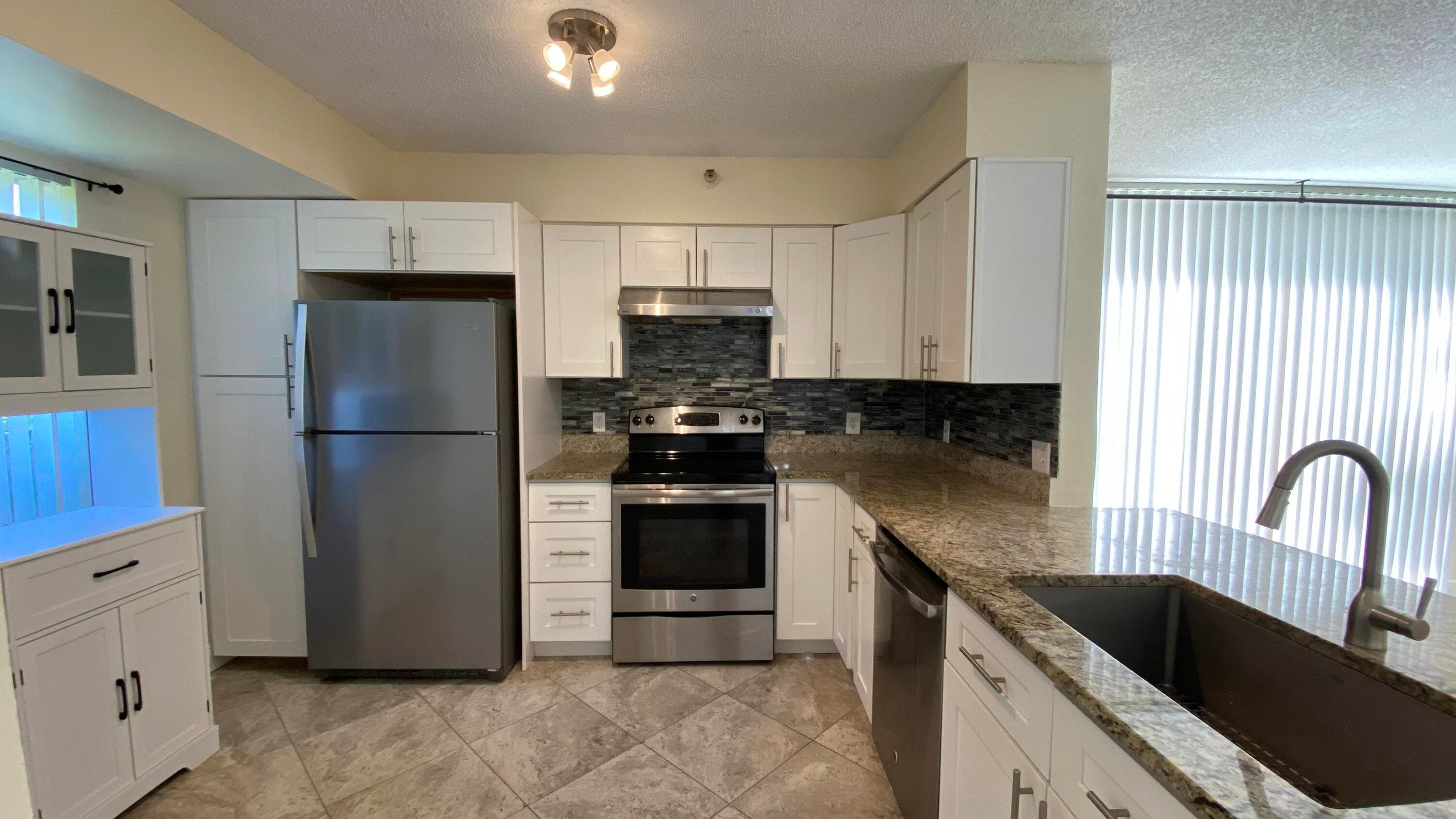 117 Yacht Club Way 111, Hypoluxo, FL 33462 — photo 5 of 16