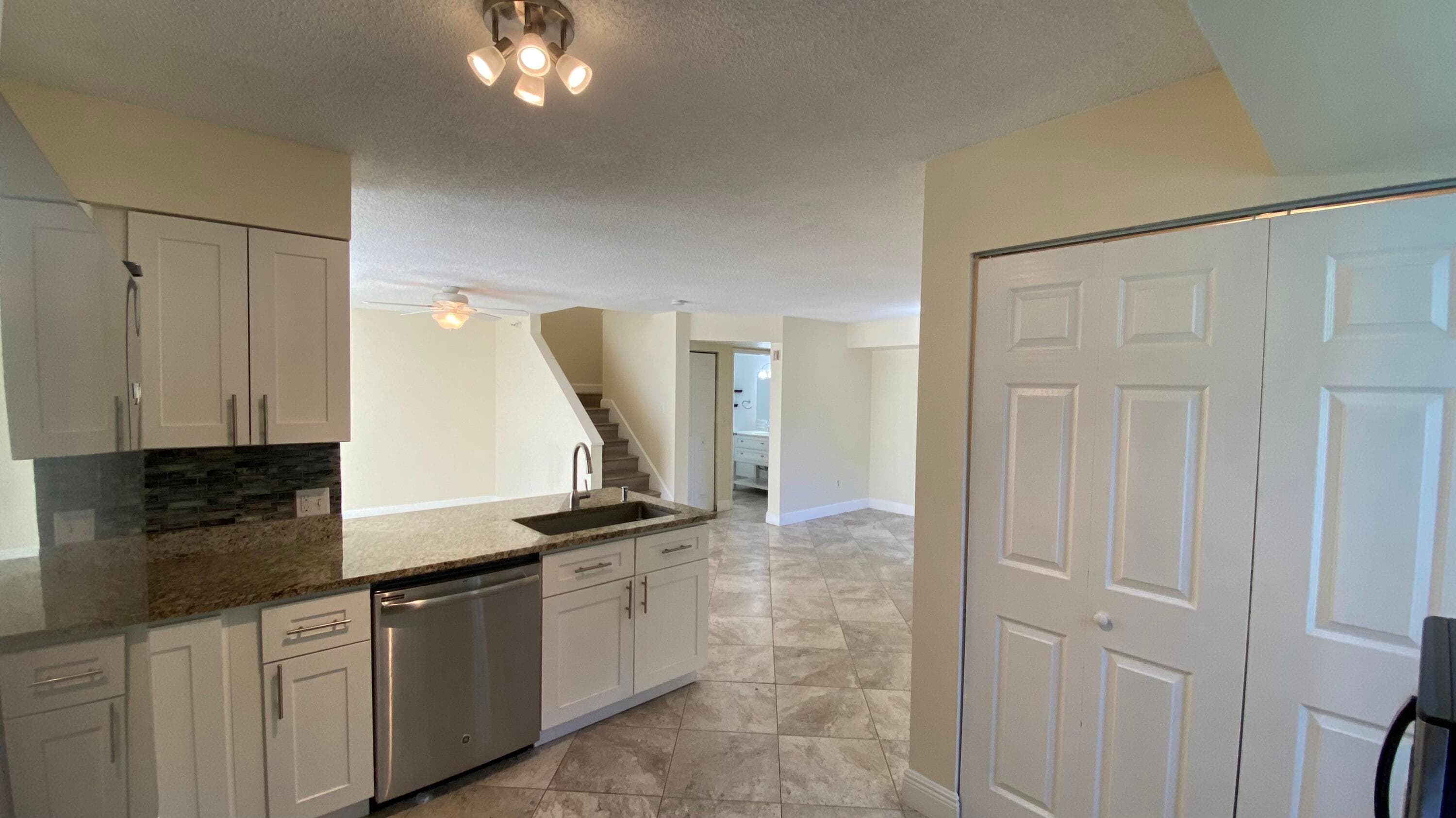 117 Yacht Club Way 111, Hypoluxo, FL 33462 — photo 12 of 16