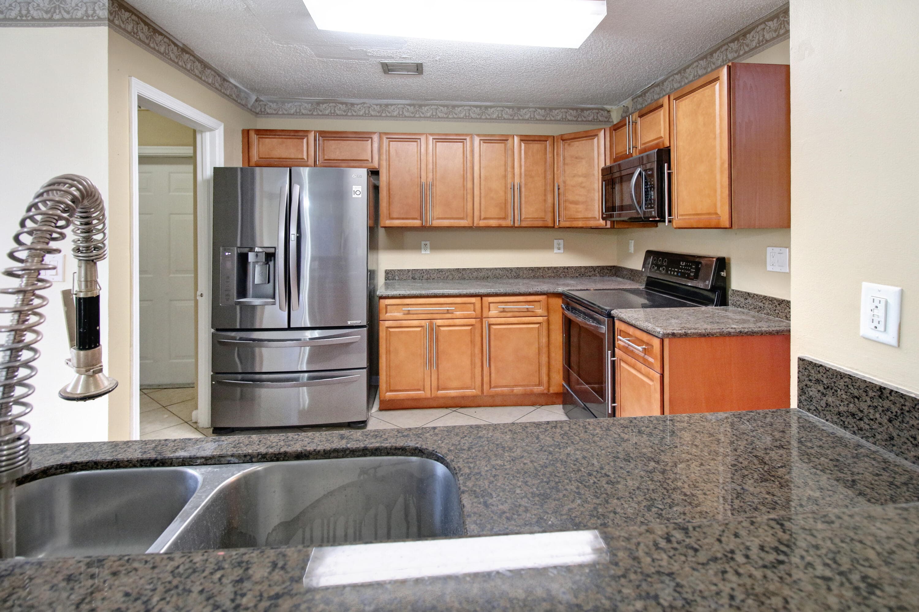 401 SW 203rd Avenue, Pembroke Pines, FL 33029 — photo 6 of 36
