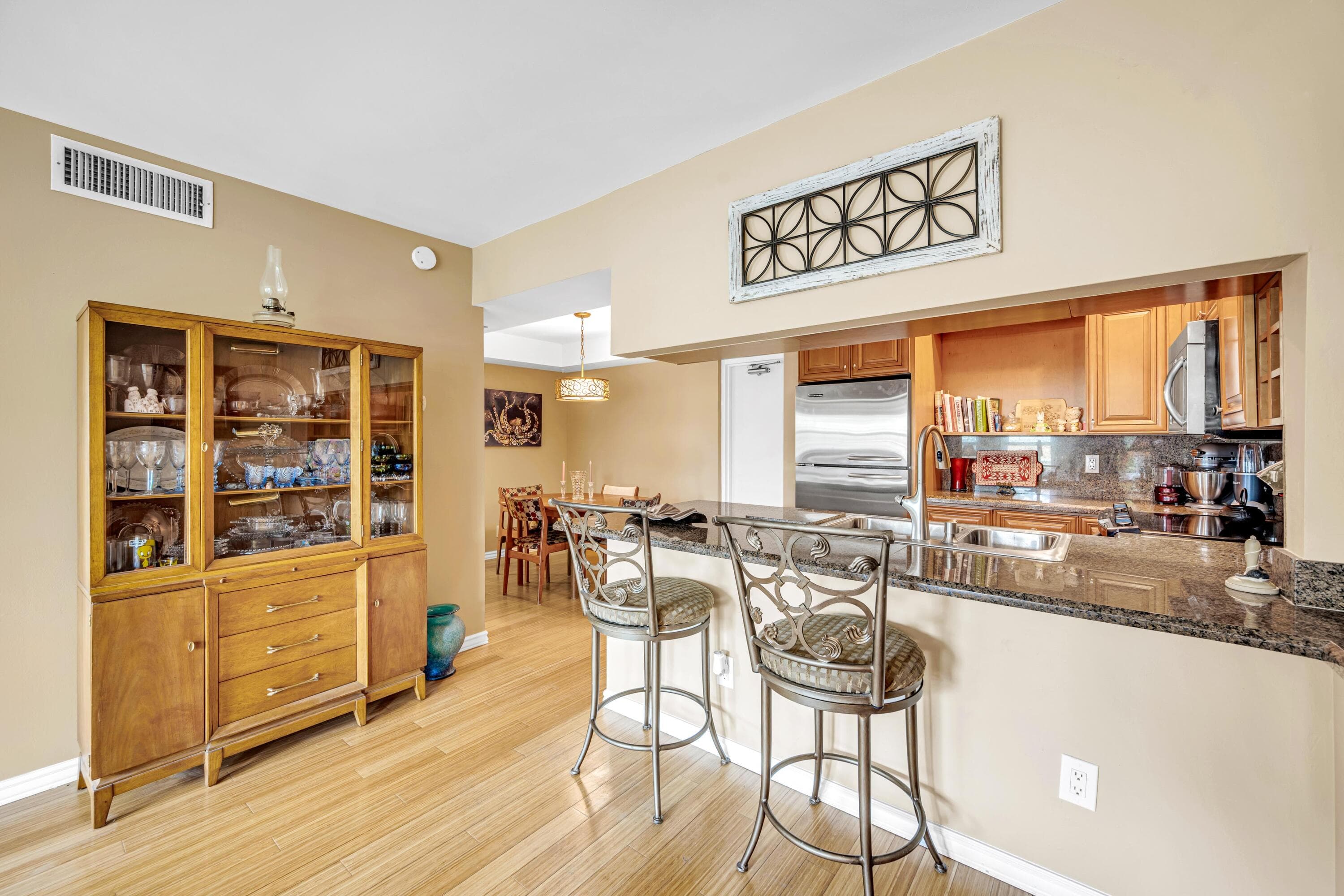 615 NE 12th Avenue 312, Fort Lauderdale, FL 33304 — photo 10 of 34