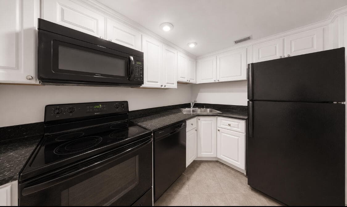 3740 Inverrary Drive 3g, Lauderhill, FL 33319 — photo 14 of 35