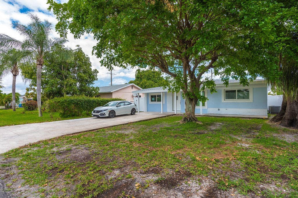 626 NW 7th Street, Boynton Beach, FL 33426 — photo 4 of 35