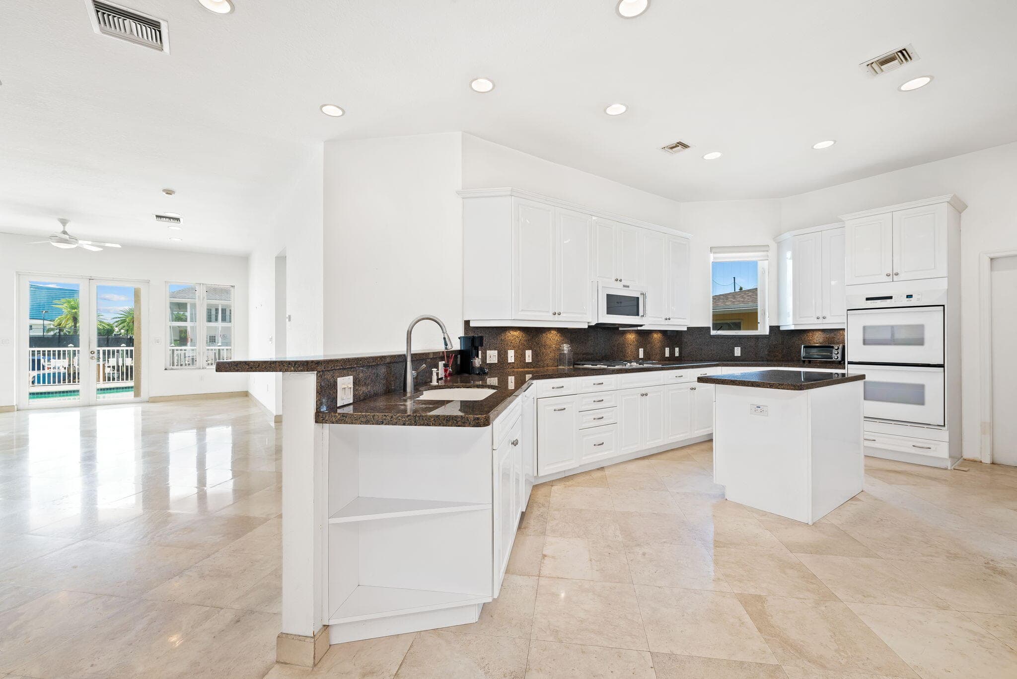 1630 SE 11th Street, Fort Lauderdale, FL 33316 — photo 4 of 33