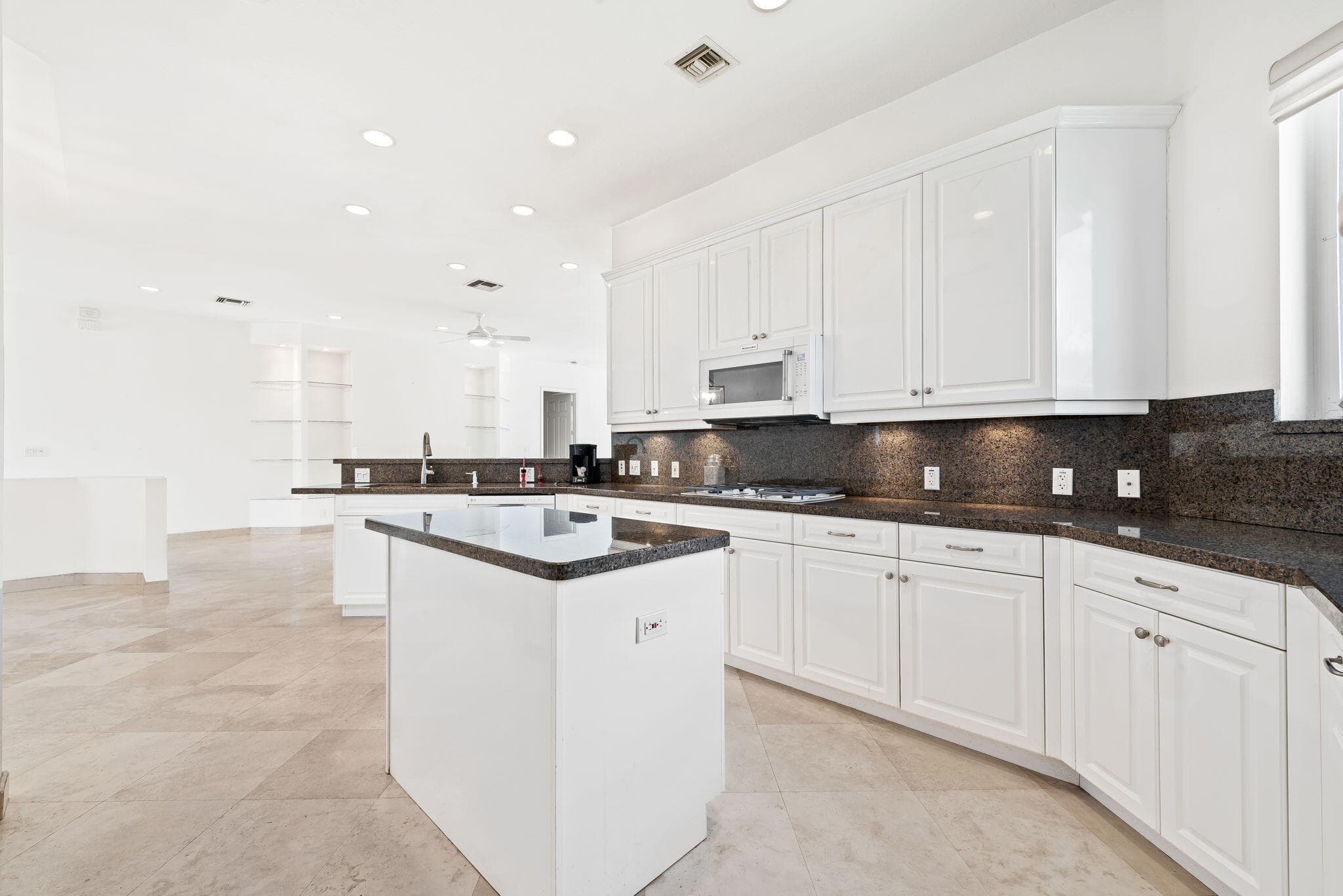 1630 SE 11th Street, Fort Lauderdale, FL 33316 — photo 5 of 33