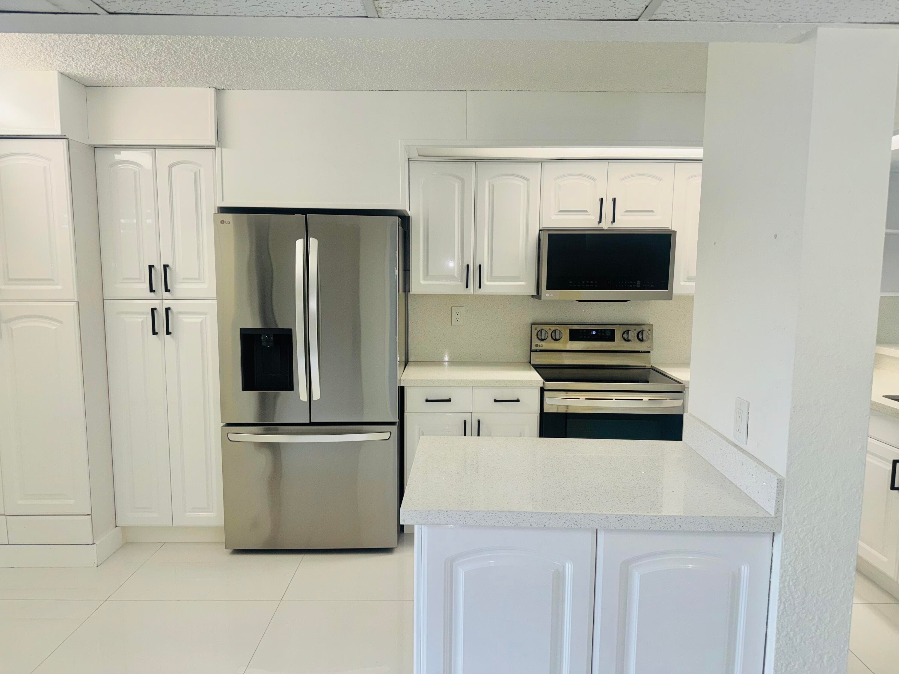 9 Royal Palm Way 102, Boca Raton, FL 33432 — photo 4 of 29