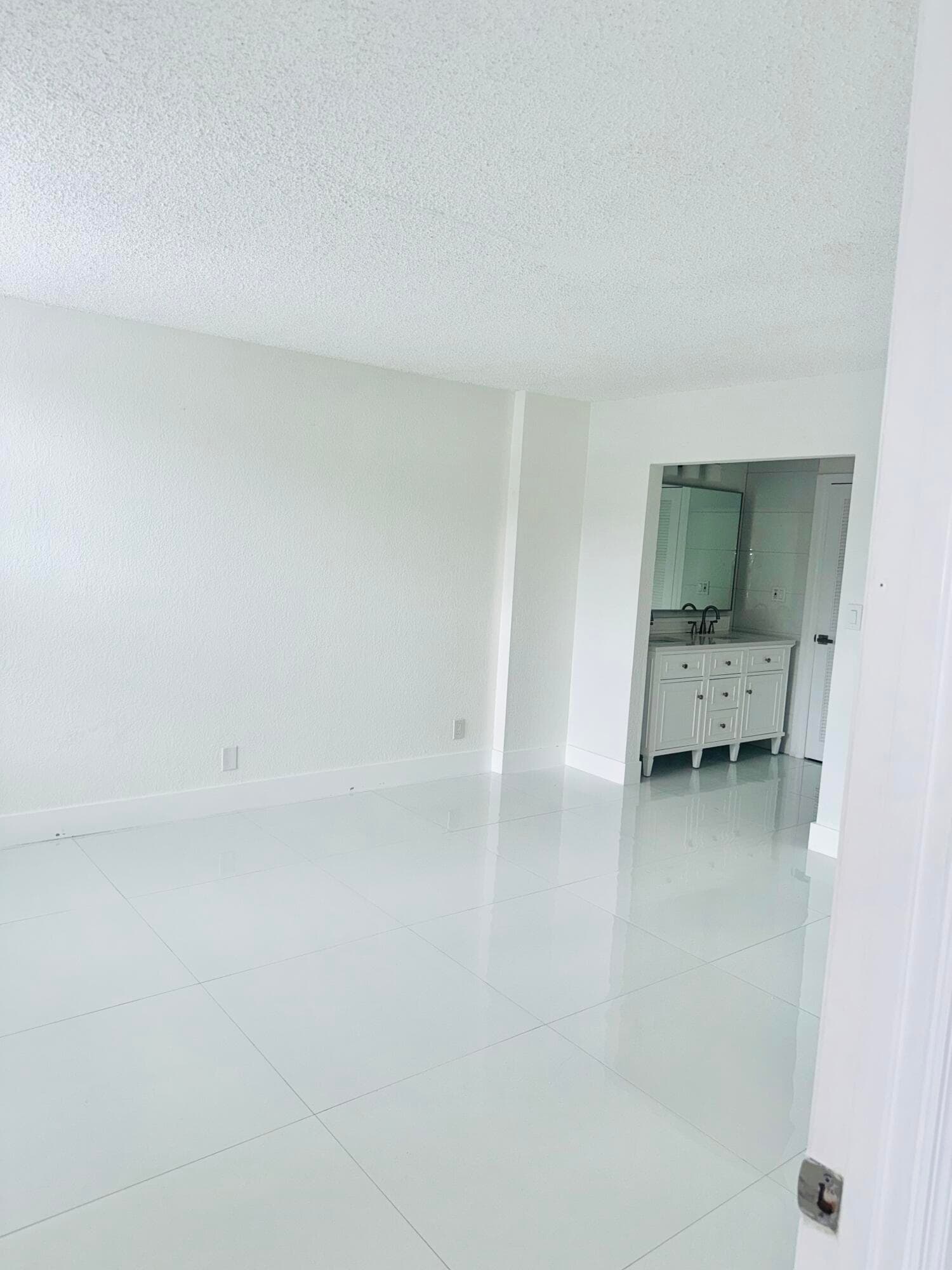 9 Royal Palm Way 102, Boca Raton, FL 33432 — photo 10 of 29