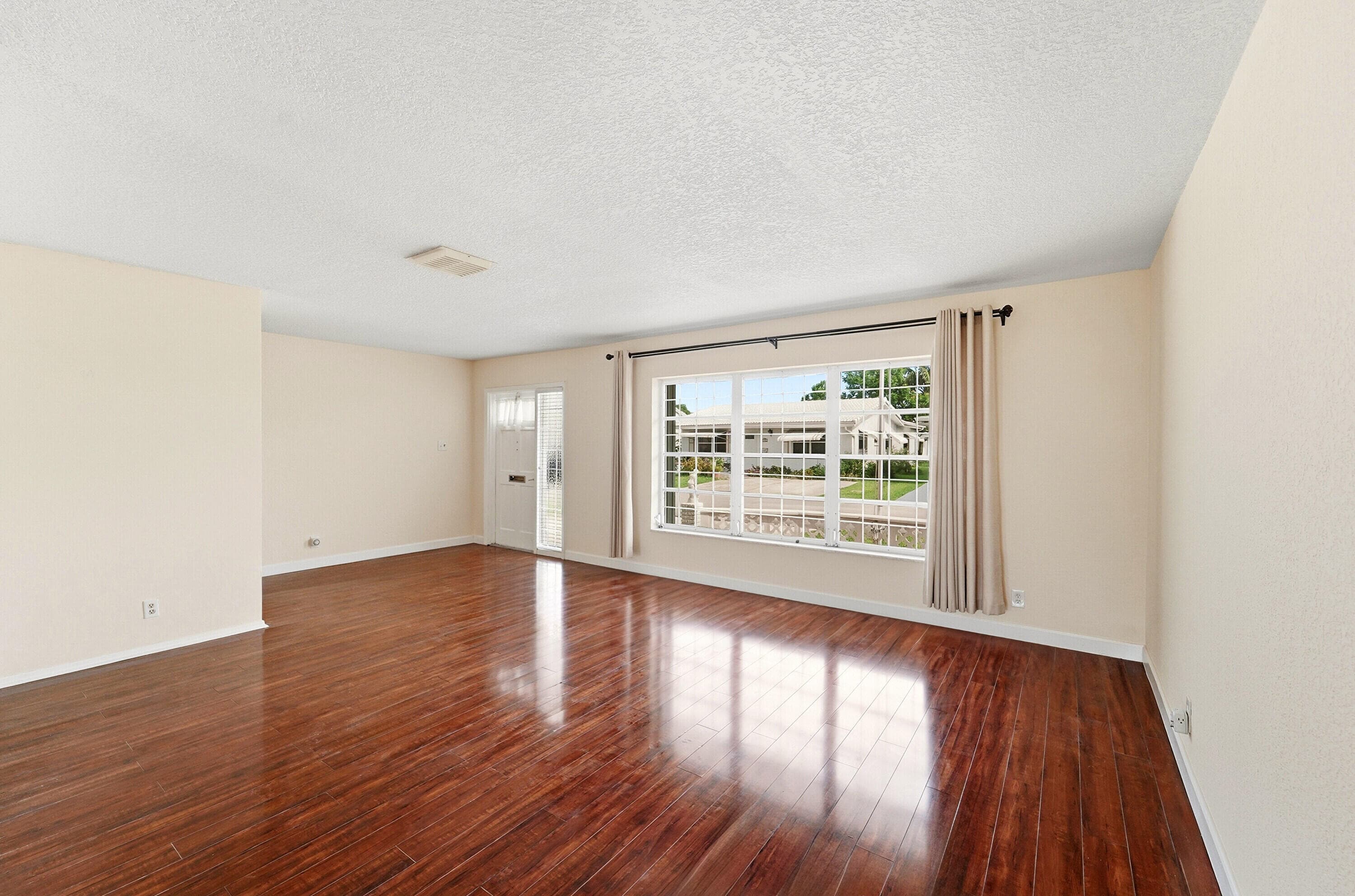 8304 NW 59th Street, Tamarac, FL 33321 — photo 5 of 37