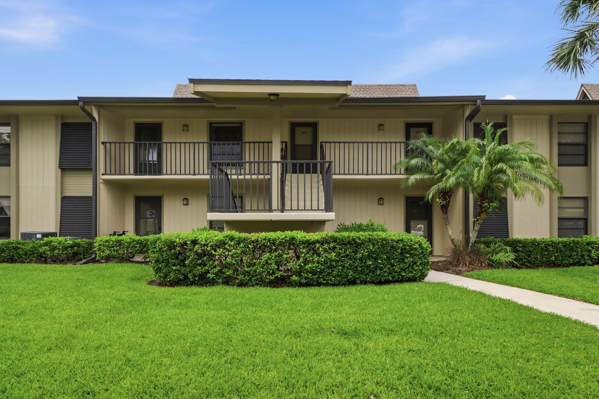 29 Plantation Drive 202, Vero Beach, FL 32966 — photo 1 of 56