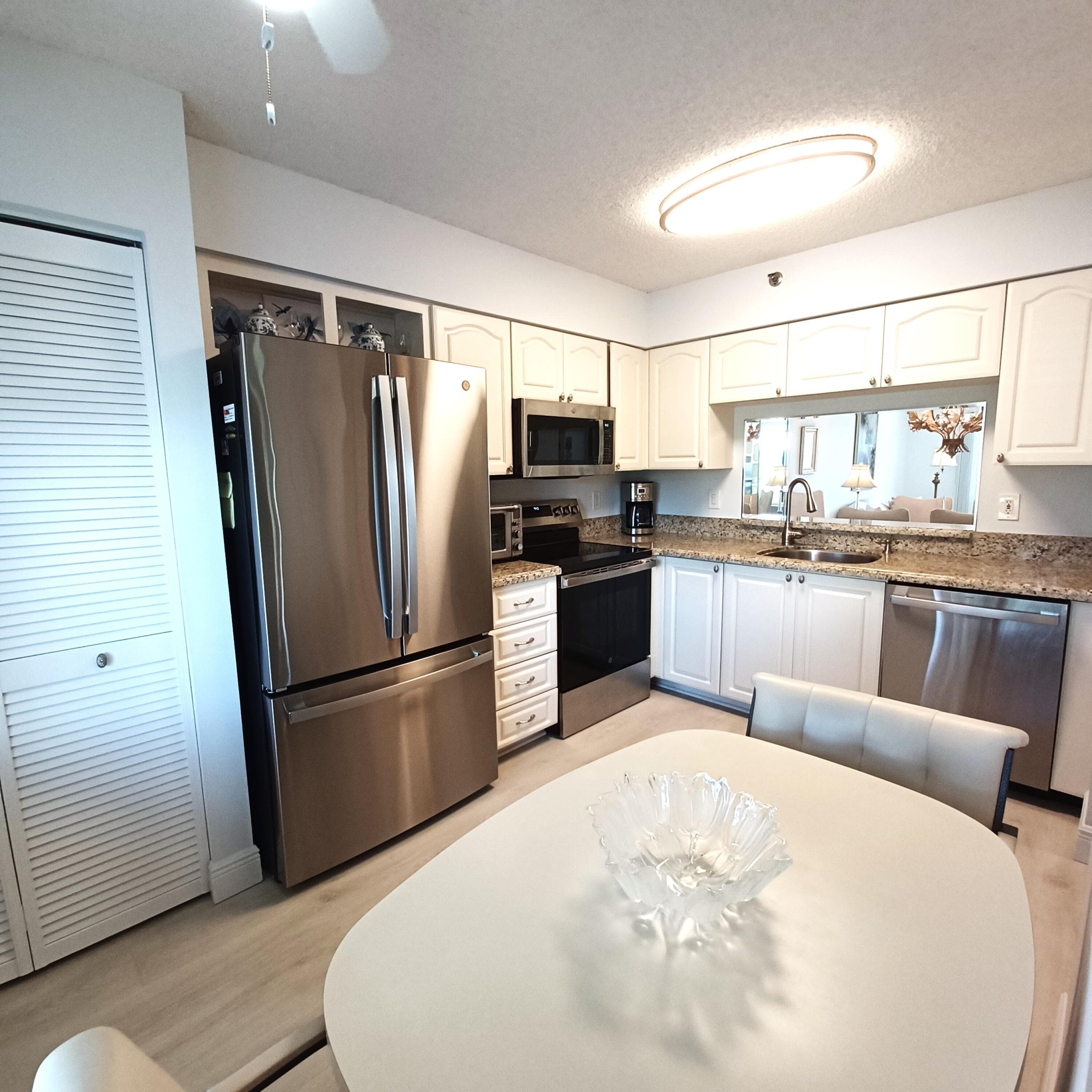 7260 Kinghurst Drive 406, Delray Beach, FL 33446 — photo 5 of 92