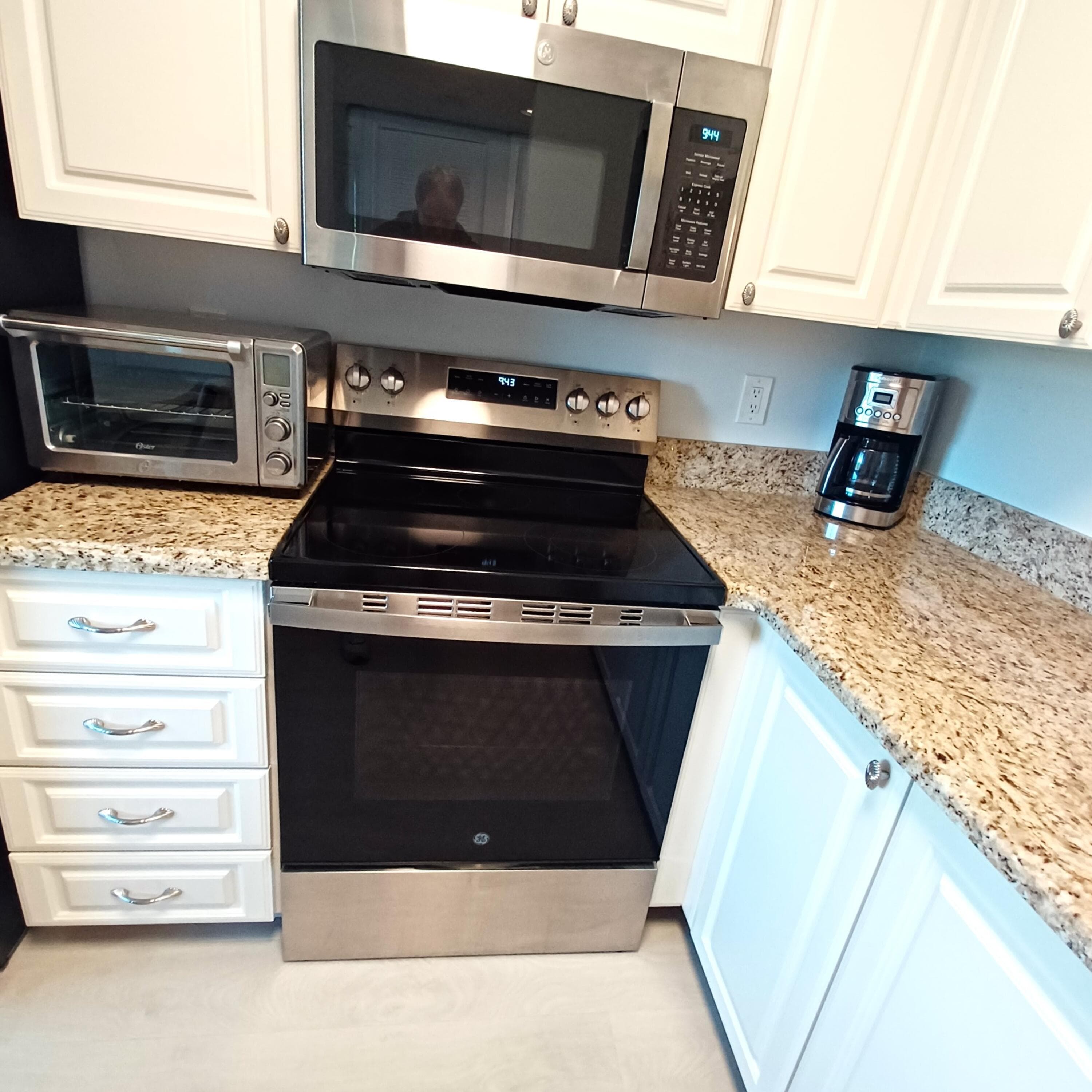 7260 Kinghurst Drive 406, Delray Beach, FL 33446 — photo 9 of 92