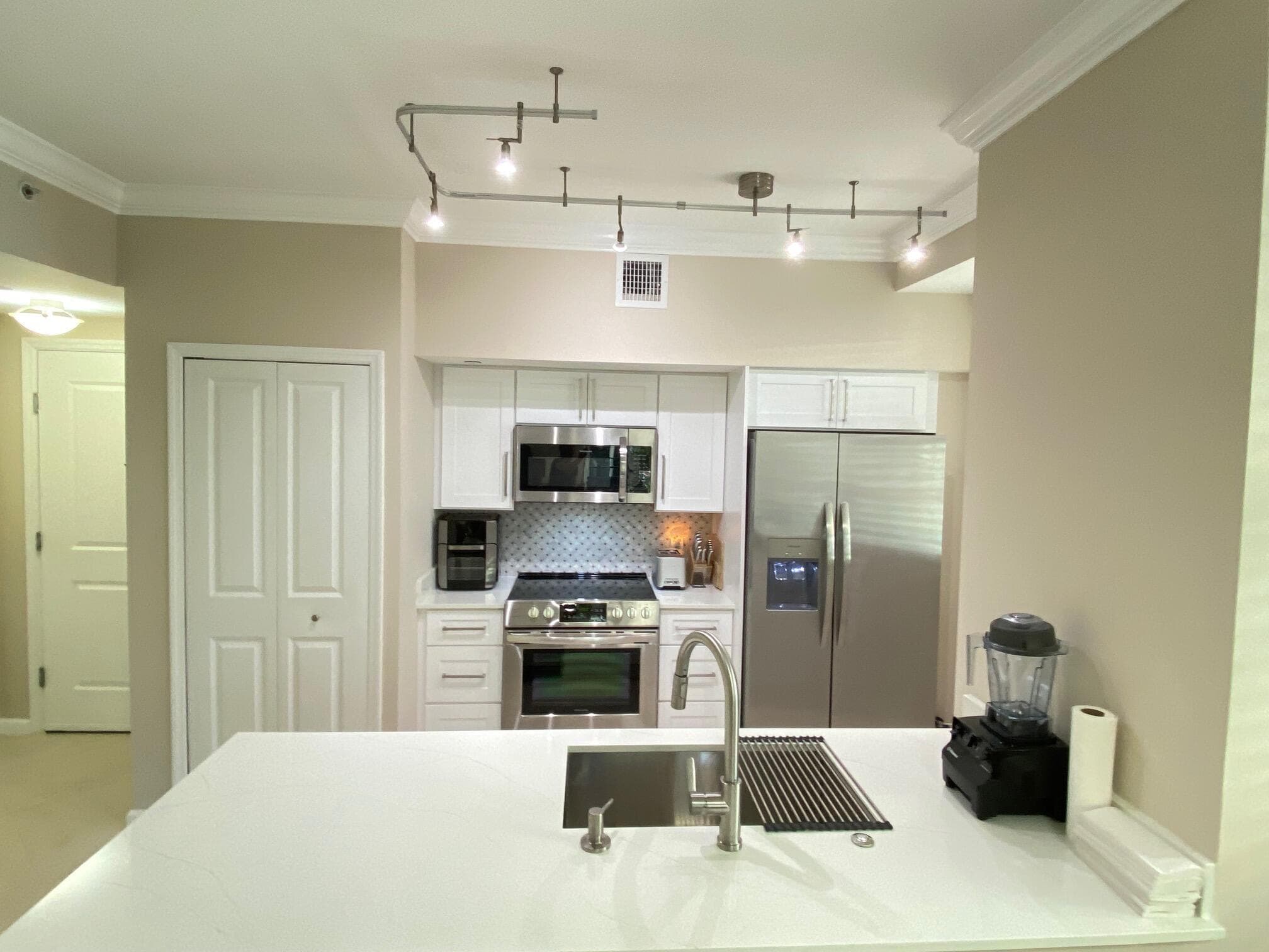 225 NE 1st Street 202, Delray Beach, FL 33444 — photo 2 of 24