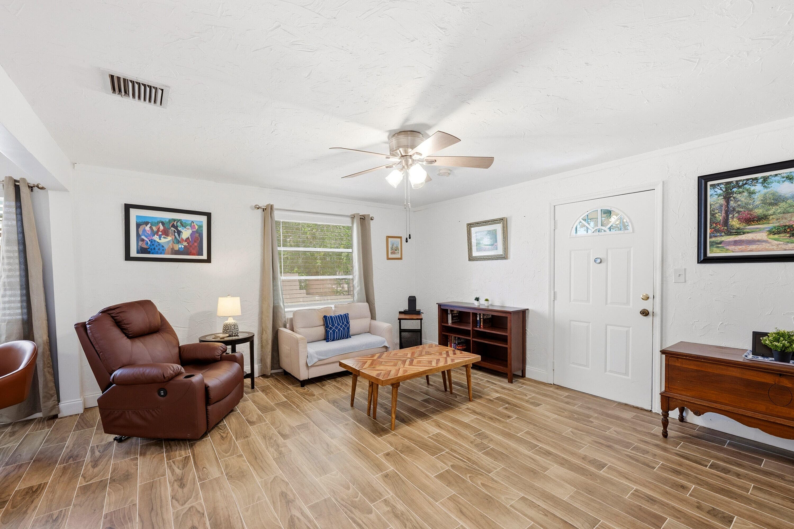 6404 Oak Street, Hollywood, FL 33024 — photo 8 of 27