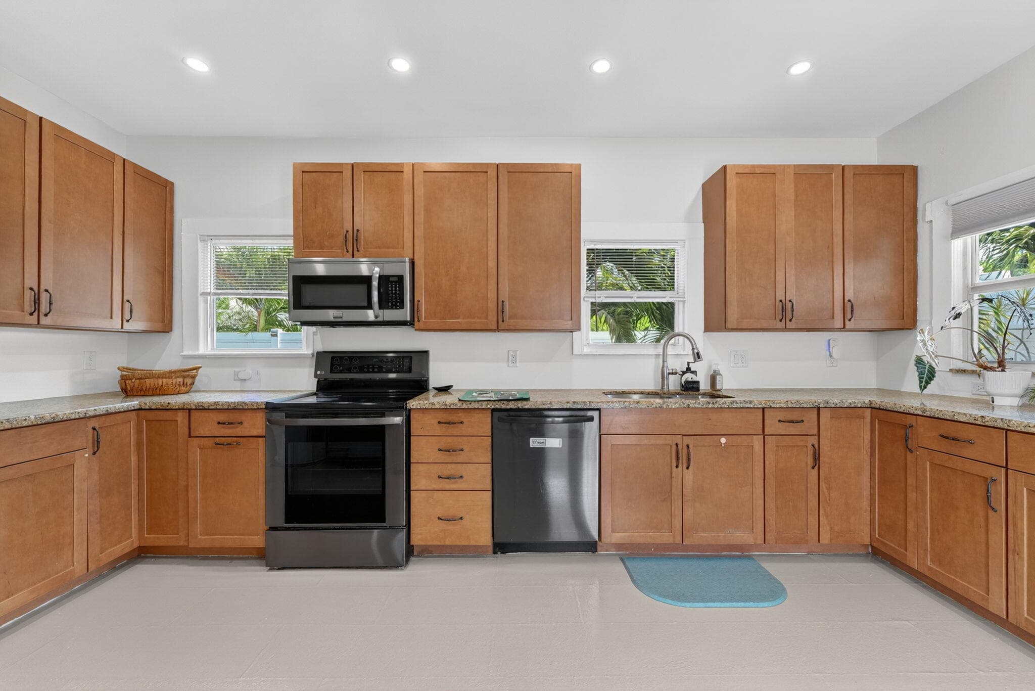 400 NE 5th Avenue, Pompano Beach, FL 33060 — photo 17 of 53