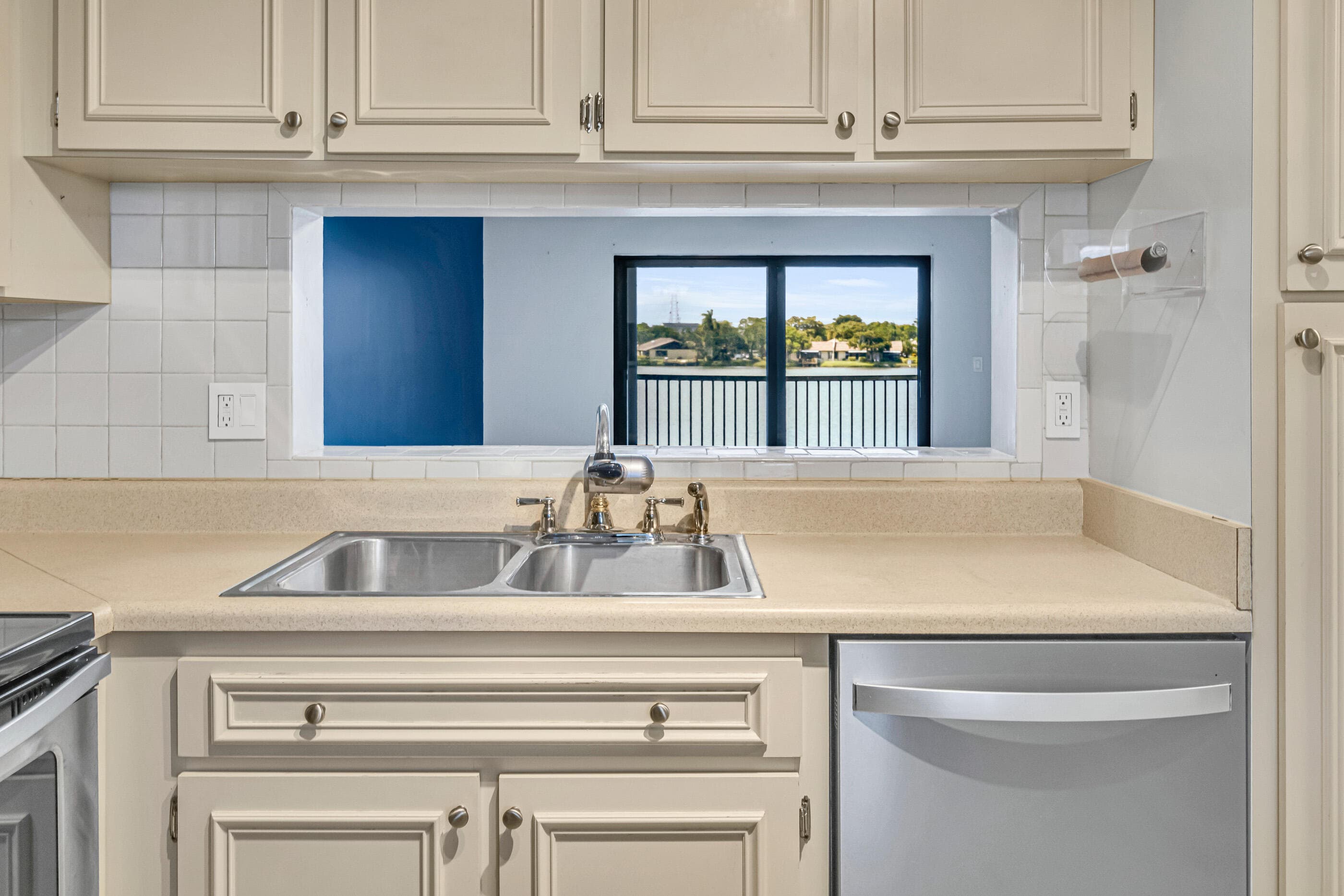 5510 Lakeside Drive 202, Margate, FL 33063 — photo 3 of 27