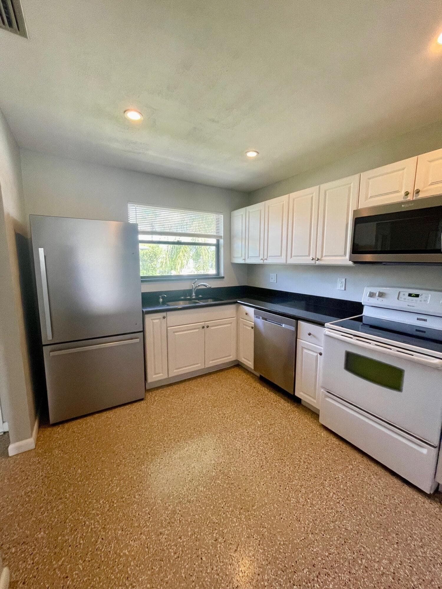 1271 SE Parkview Place H8, Stuart, FL 34994 — photo 4 of 13