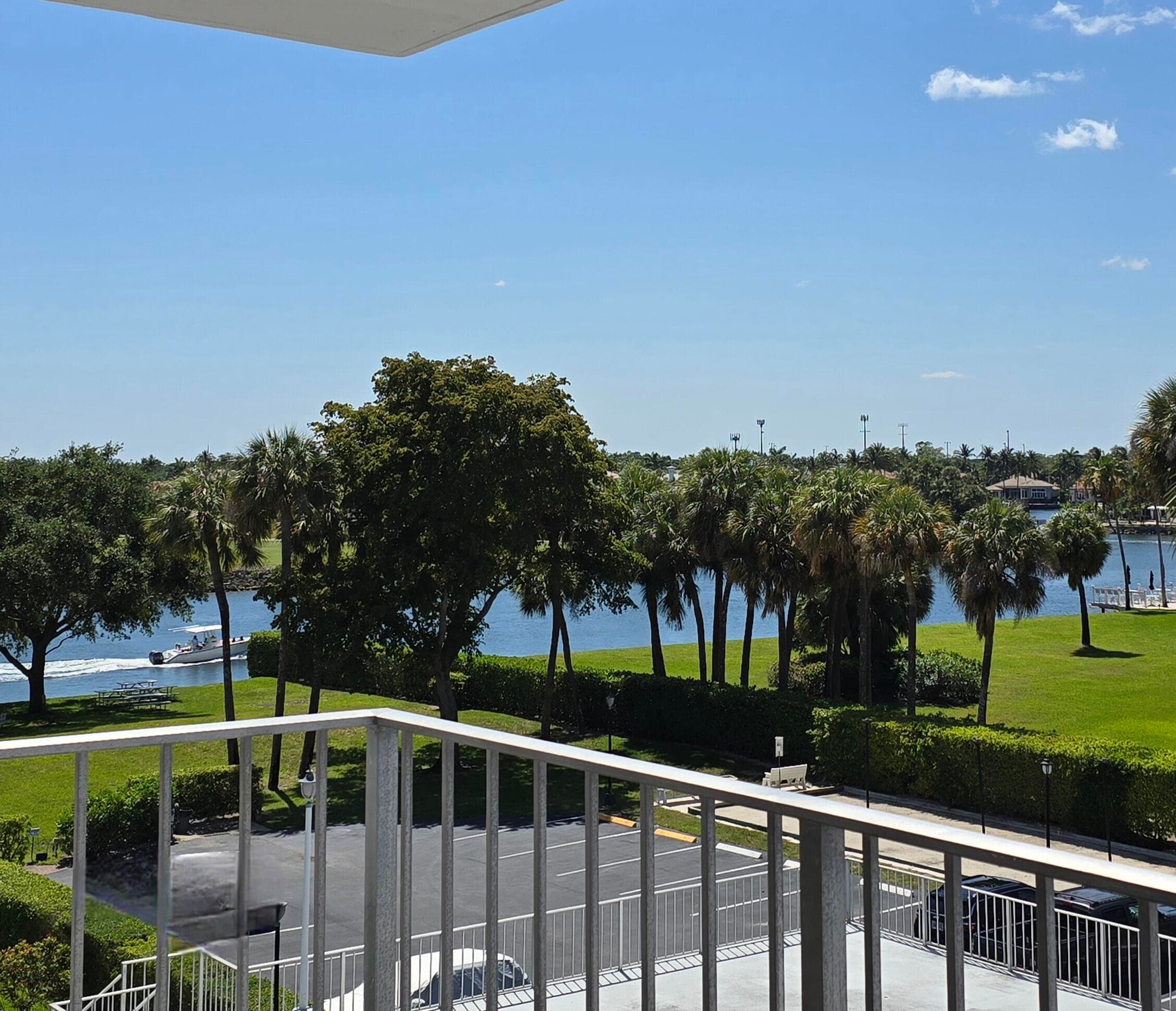 336 Golfview Road 406, North Palm Beach, FL 33408 — photo 2 of 34