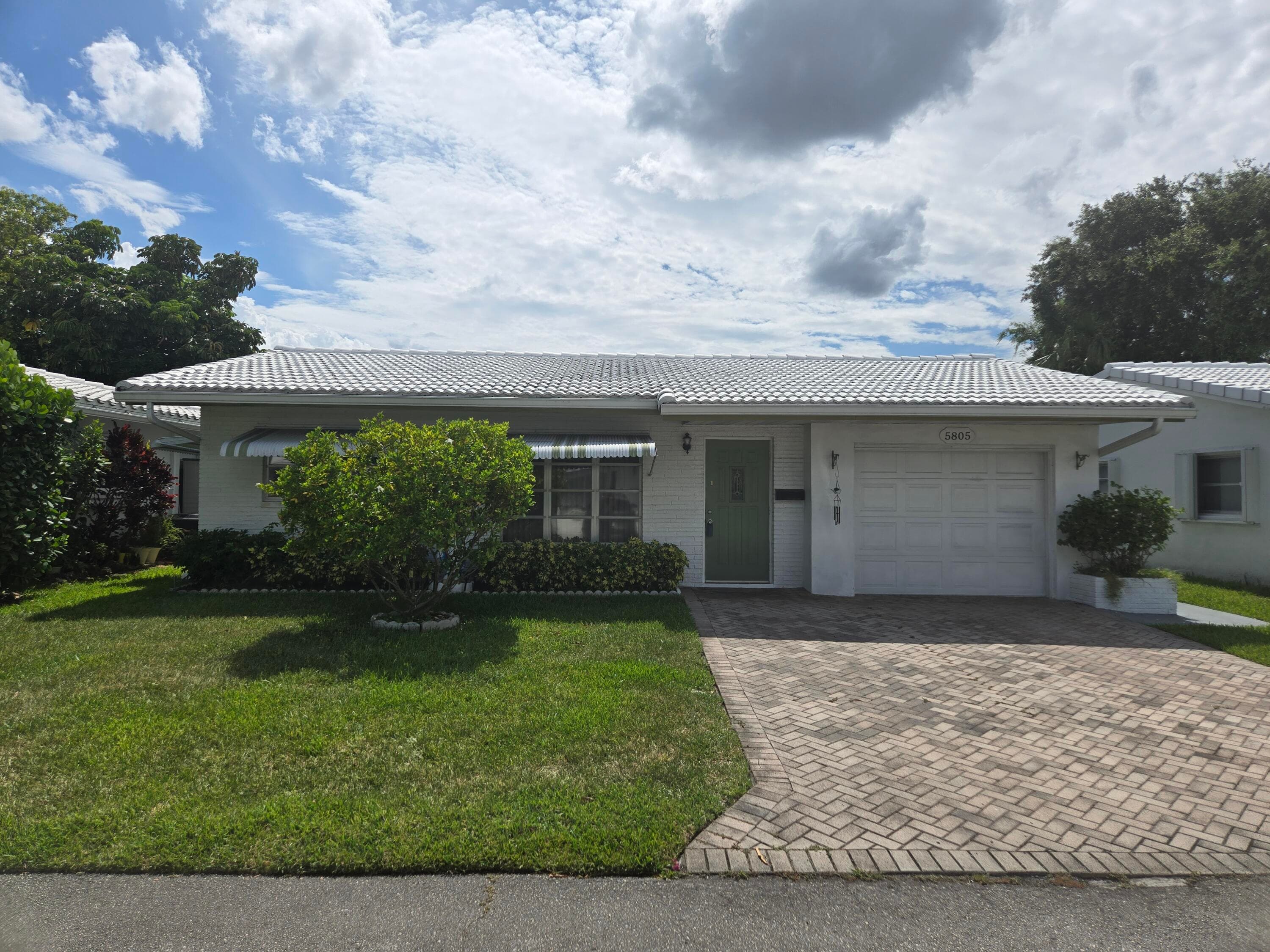 5805 NW 83rd Avenue, Tamarac, FL 33321 — photo 1 of 37