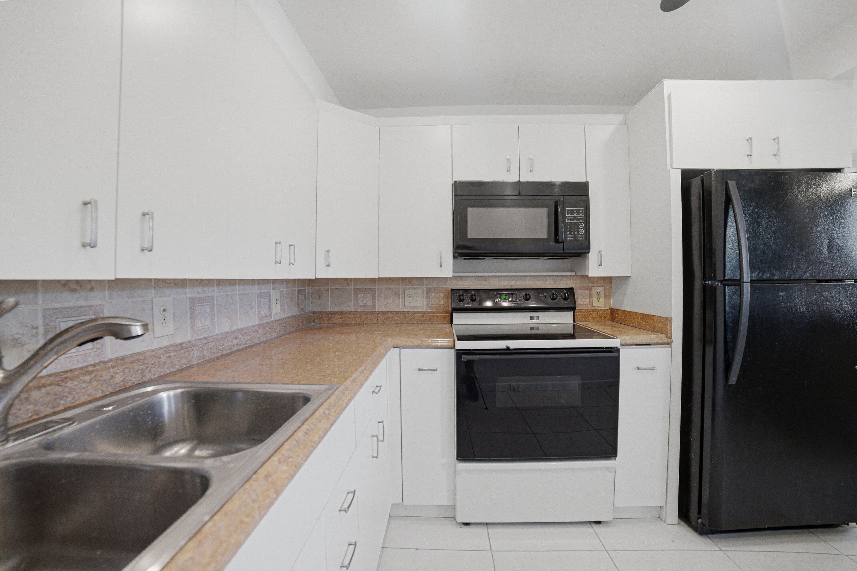 1025 Newcastle B 1025, Boca Raton, FL 33434 — photo 11 of 31
