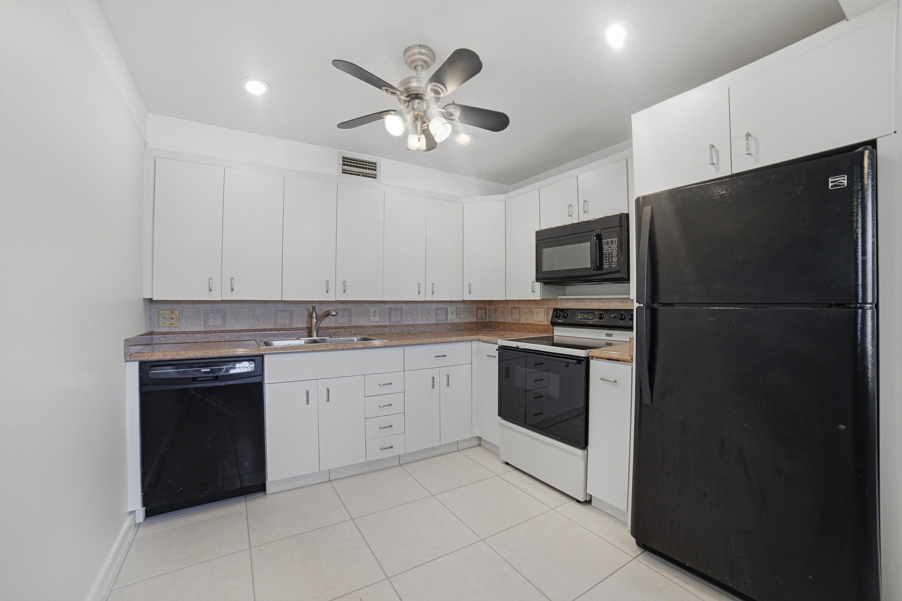 1025 Newcastle B 1025, Boca Raton, FL 33434 — photo 12 of 31