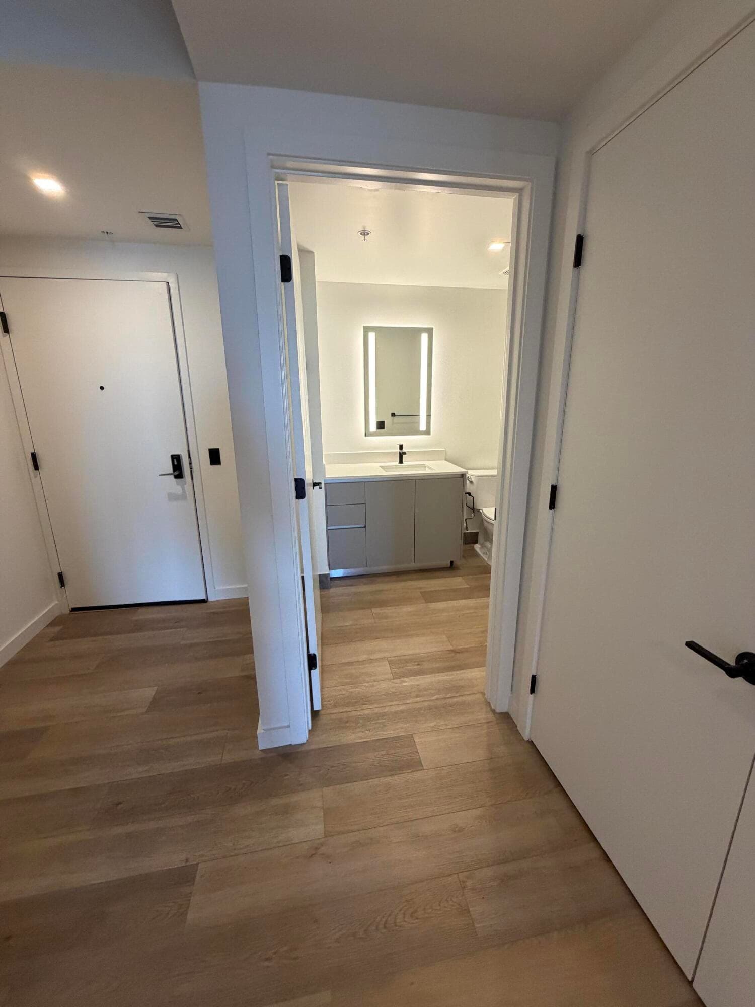 307 SW 5th 901, Fort Lauderdale, FL 33315 — photo 7 of 9