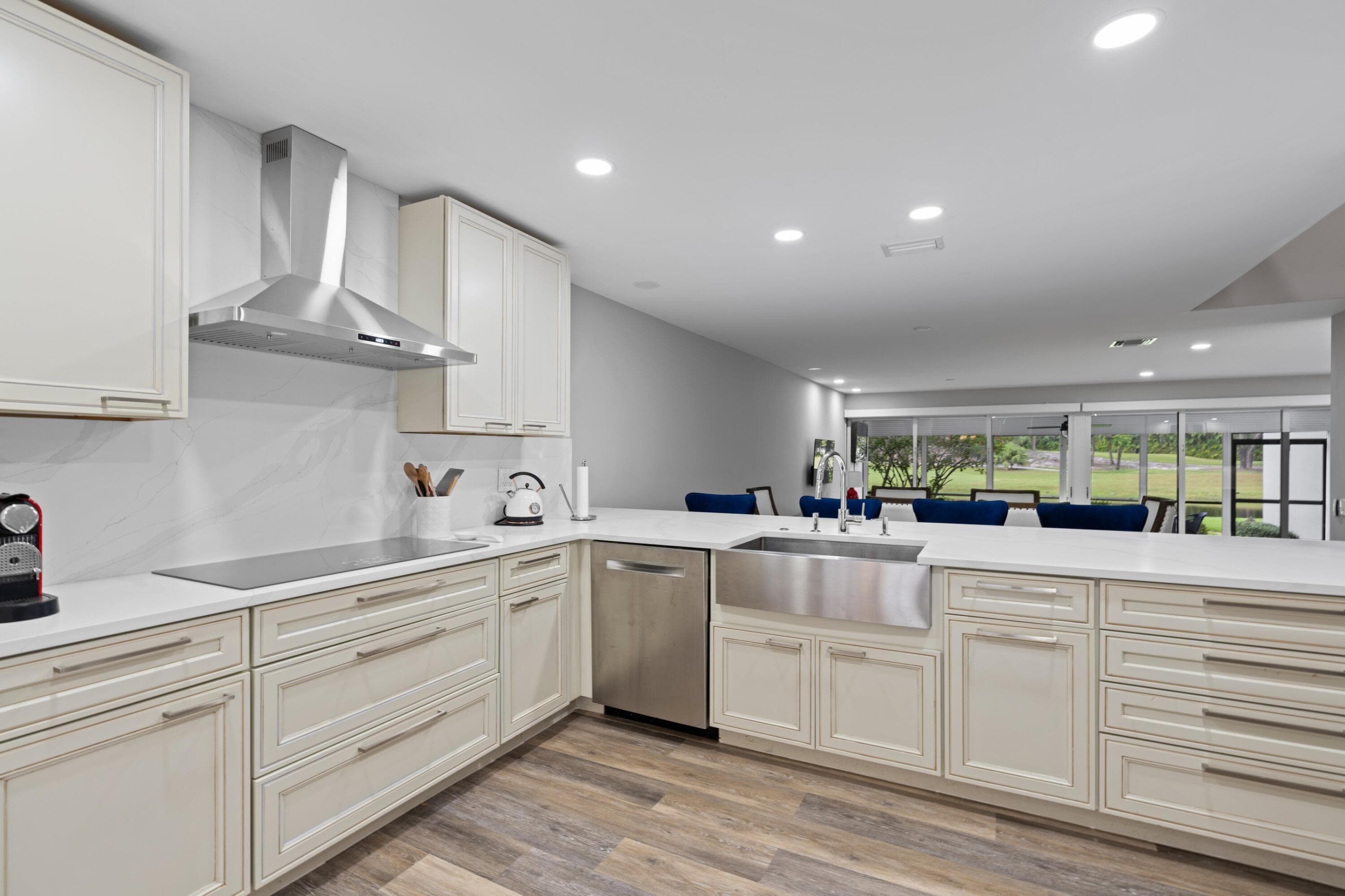 2435 Presidential Way G, West Palm Beach, FL 33401 — photo 4 of 35