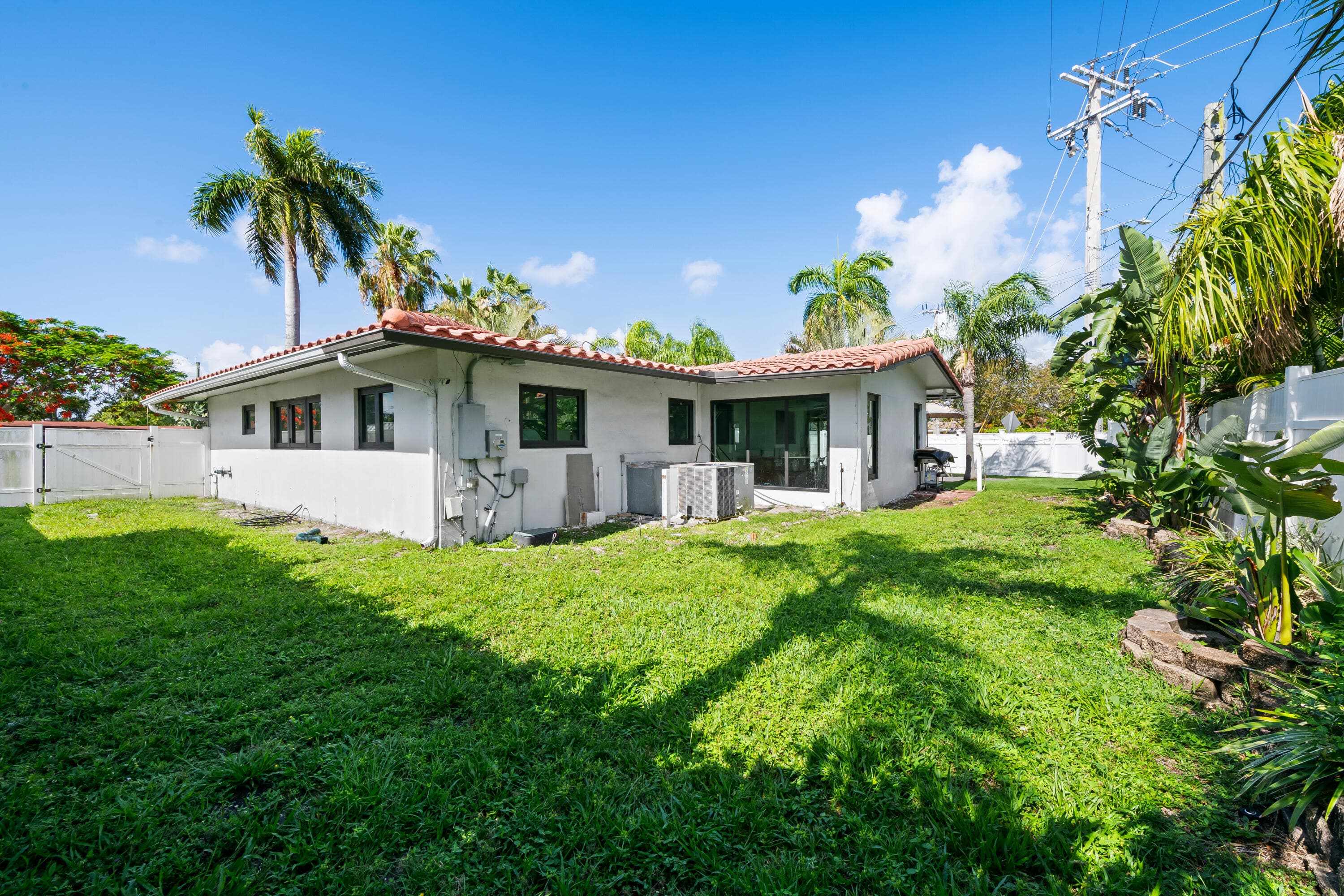 2601 NE 8th Court, Pompano Beach, FL 33062 — photo 4 of 26