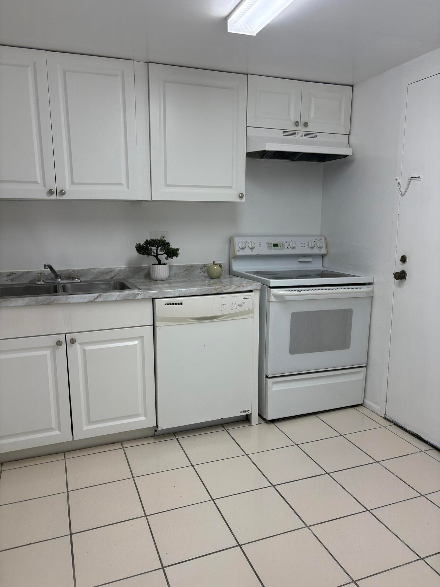 3720 Inverrary Drive 1h, Lauderhill, FL 33319 — photo 7 of 24