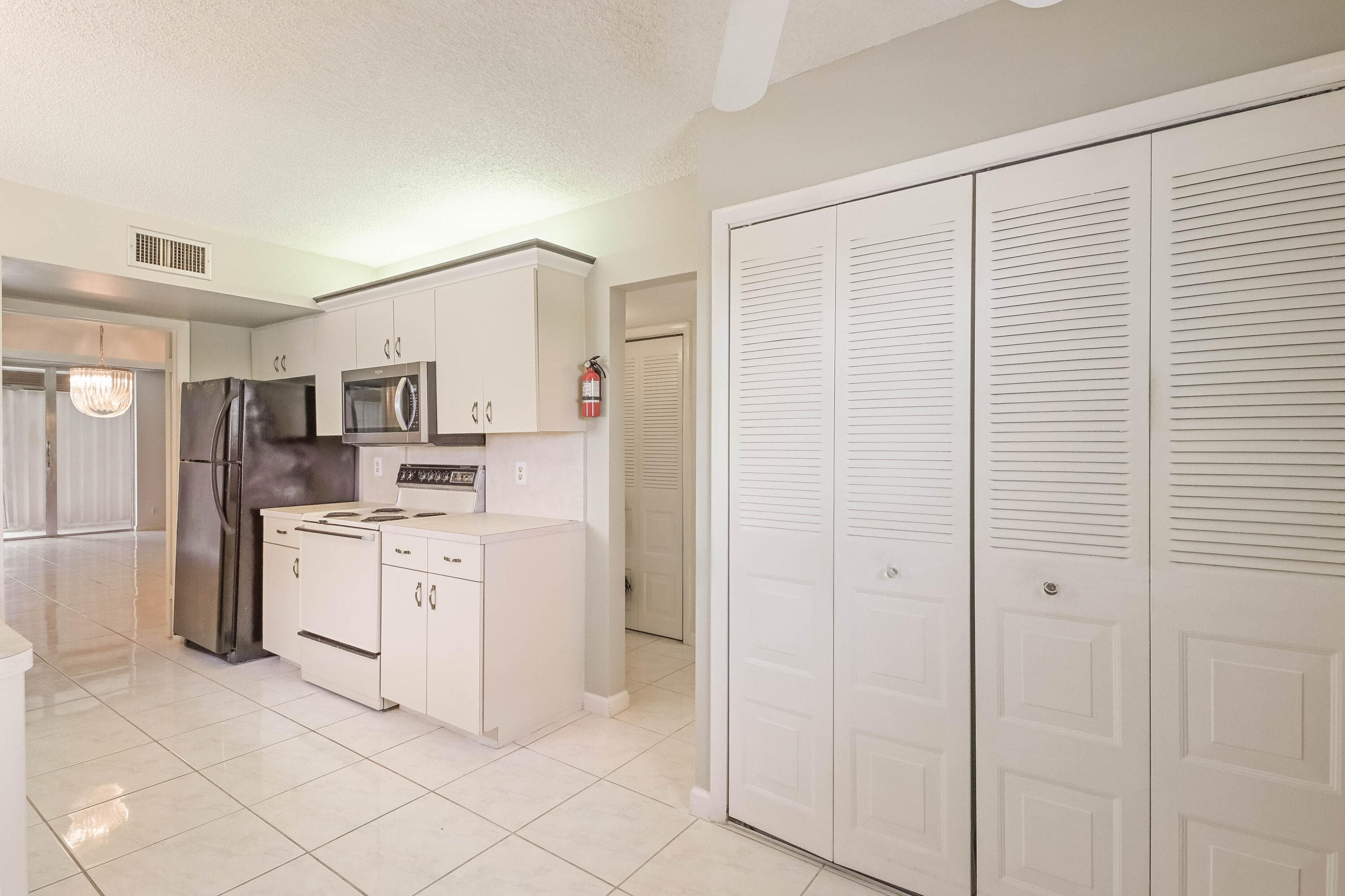 6850 10th Avenue N 406, Greenacres, FL 33467 — photo 7 of 43