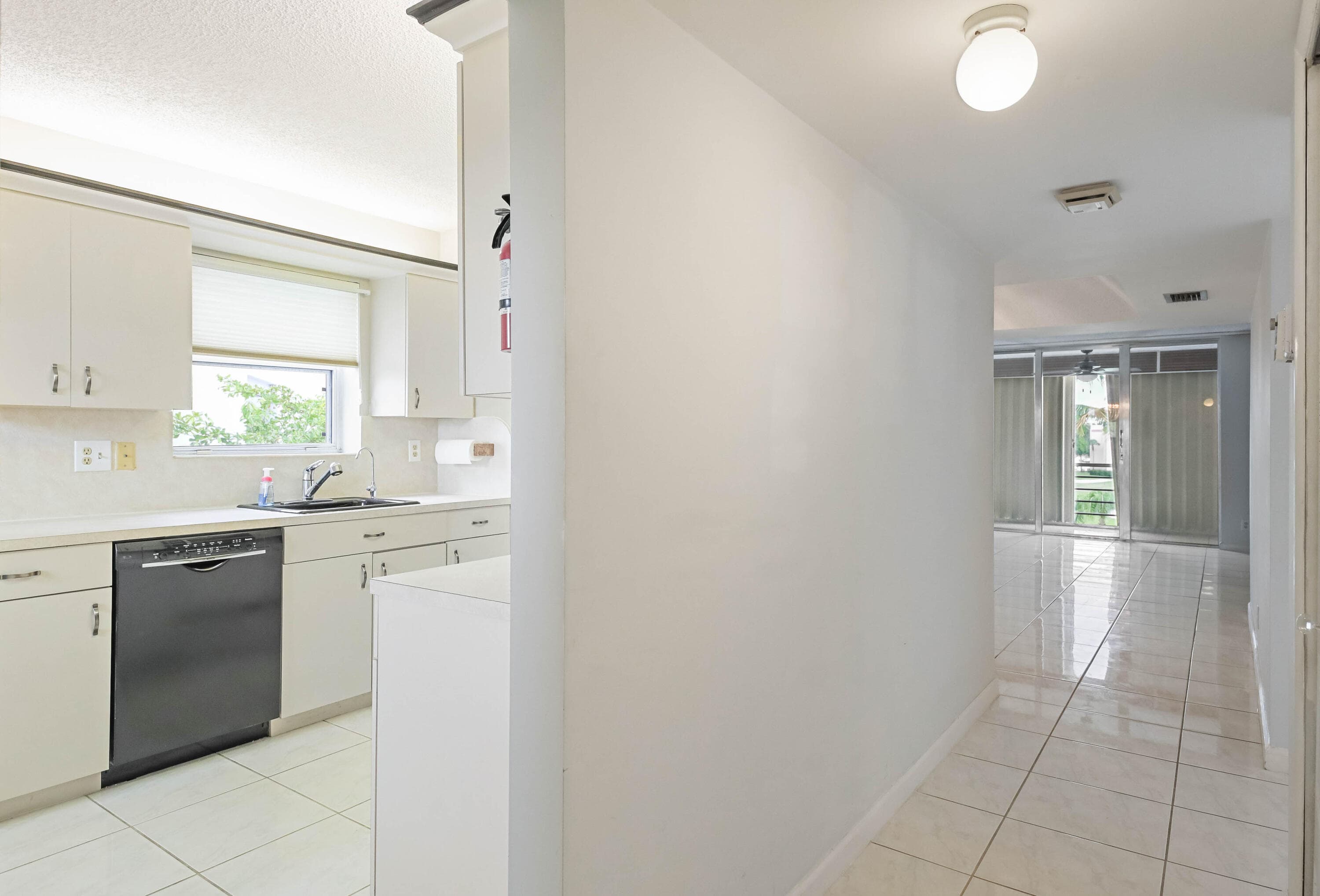 6850 10th Avenue N 406, Greenacres, FL 33467 — photo 4 of 43