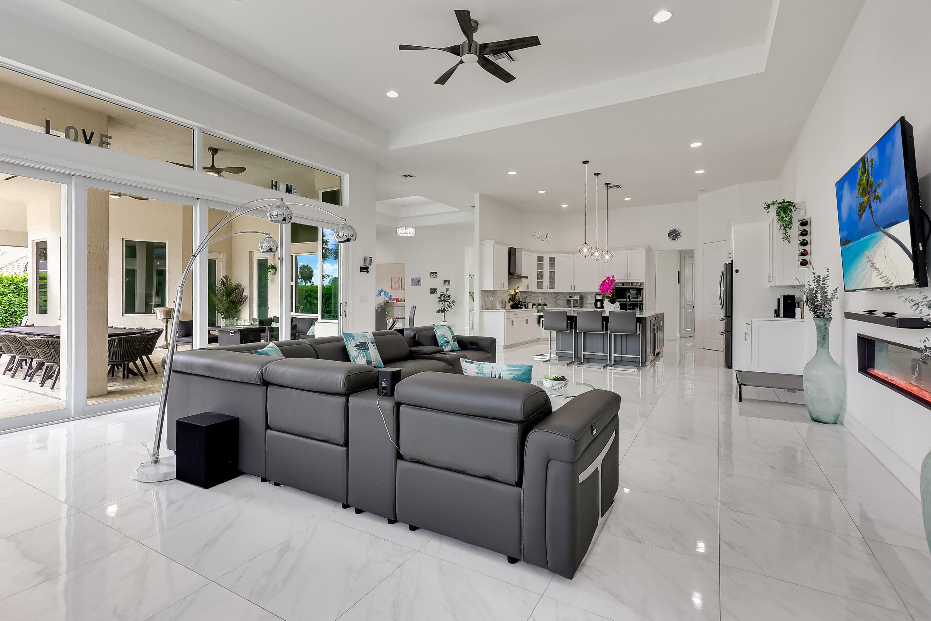 142 Brynhurst Court, West Palm Beach, FL 33413 — photo 15 of 43