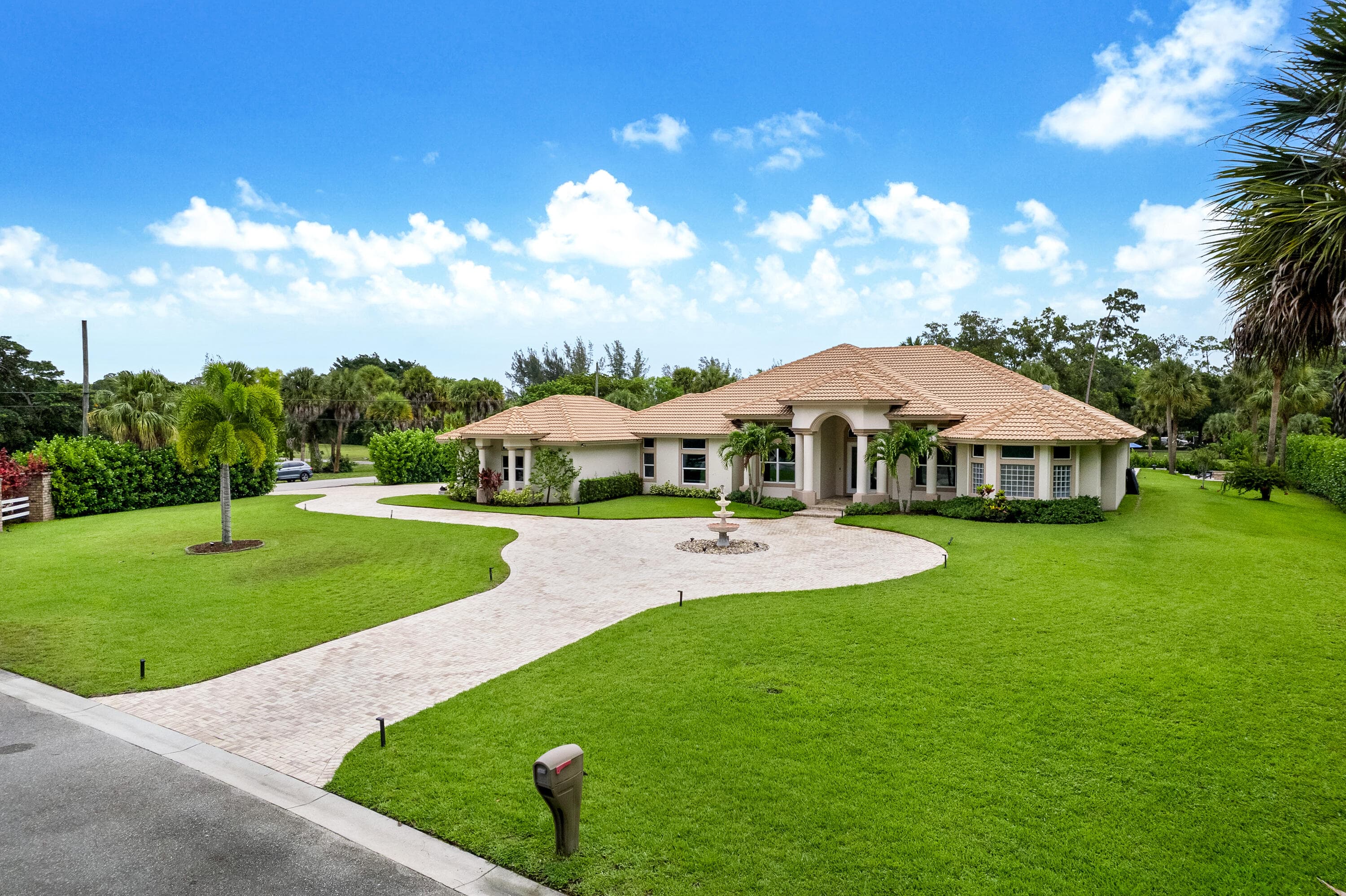 142 Brynhurst Court, West Palm Beach, FL 33413 — photo 4 of 43