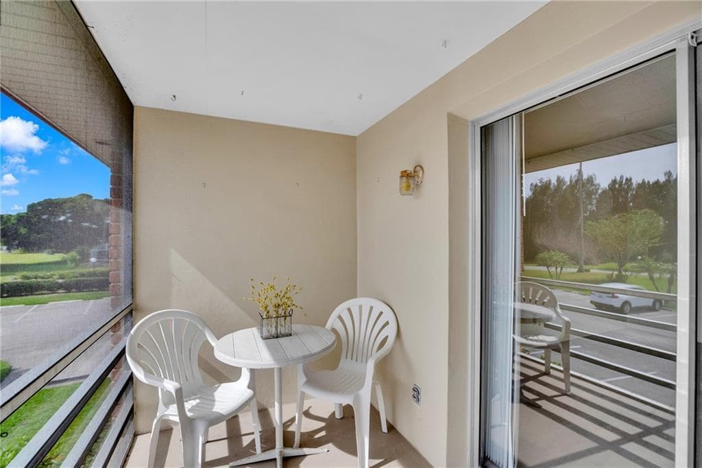 16 Vista Palm Lane 204, Vero Beach, FL 32962 — photo 25 of 38
