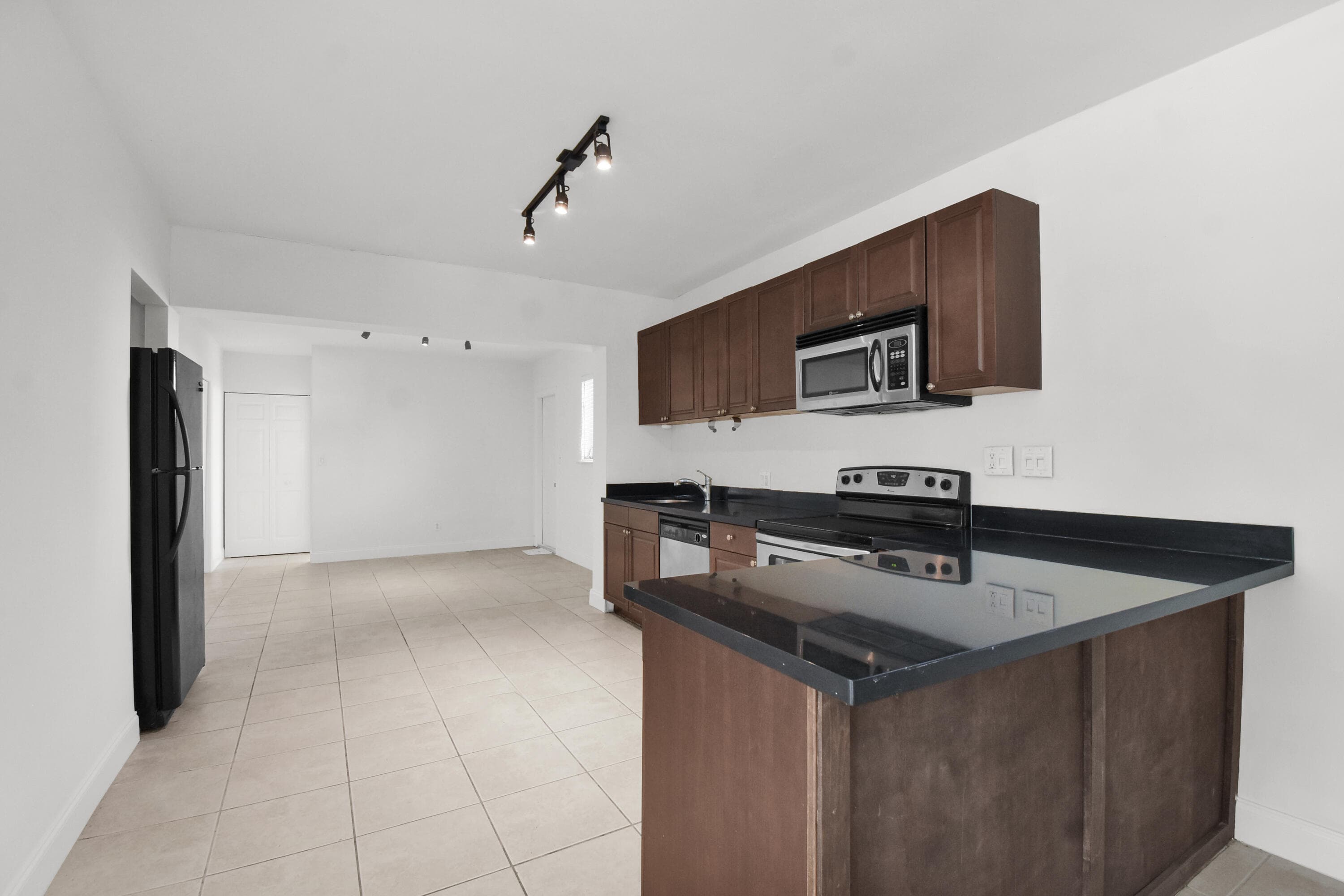 1116 S 17th Avenue, Hollywood, FL 33020 — photo 11 of 56