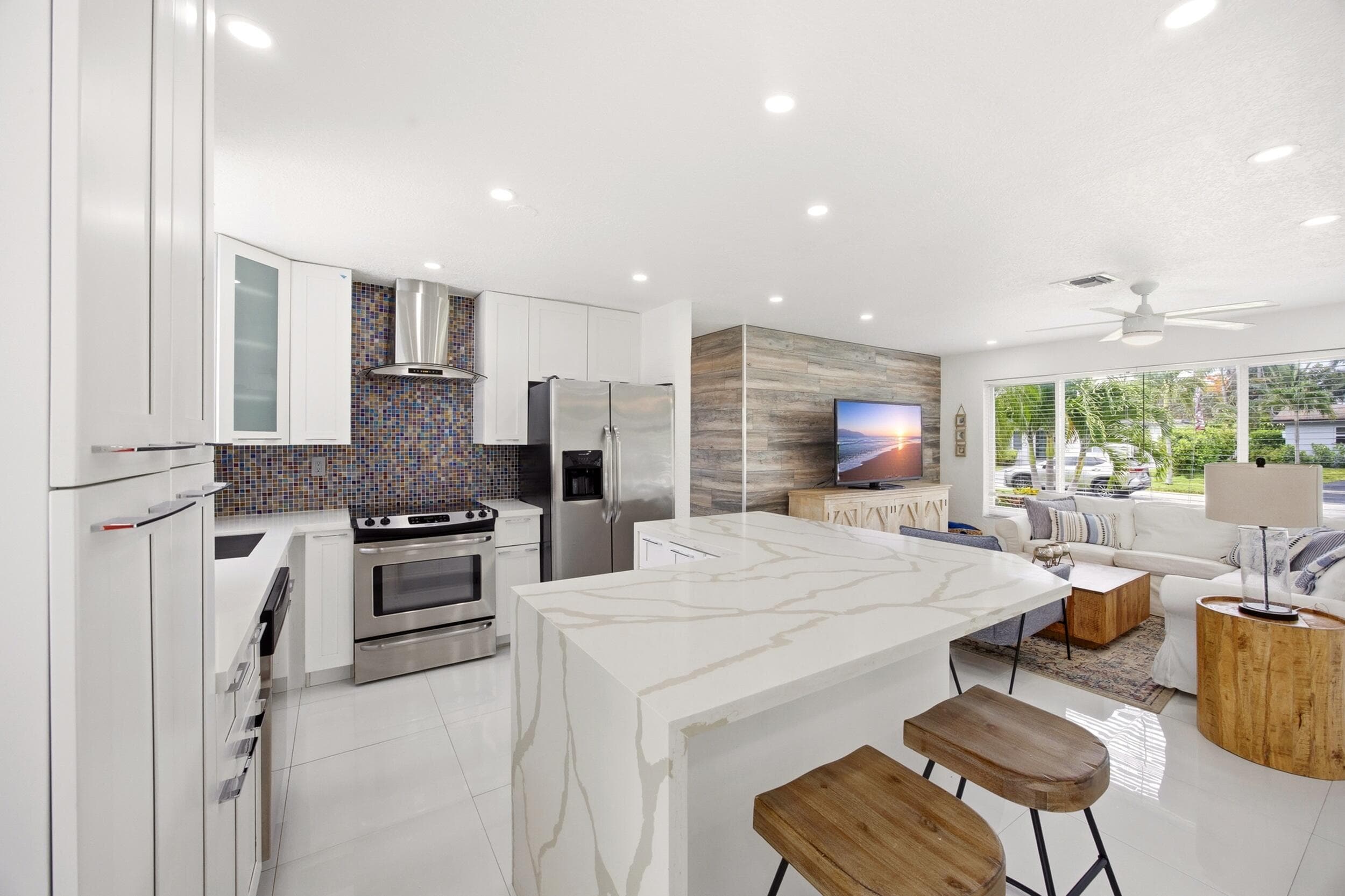 817 SE 16th Street, Deerfield Beach, FL 33441 — photo 1 of 56