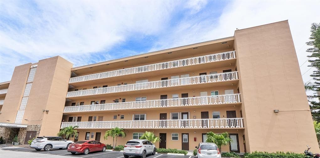 219 NE 14th Avenue 107, Hallandale Beach, FL 33009 — photo