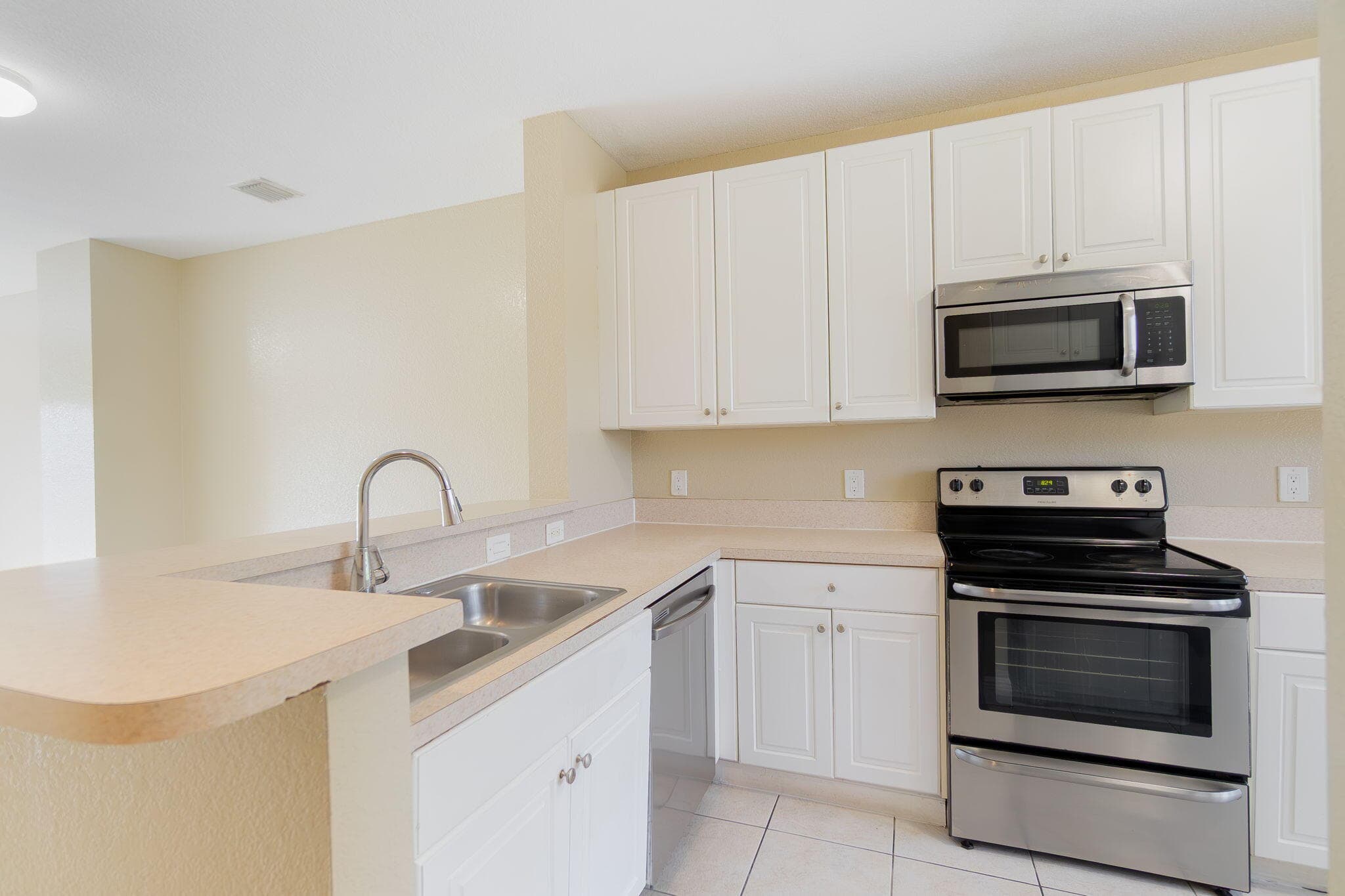 1718 NE 6th Street, Boynton Beach, FL 33435 — photo 4 of 28