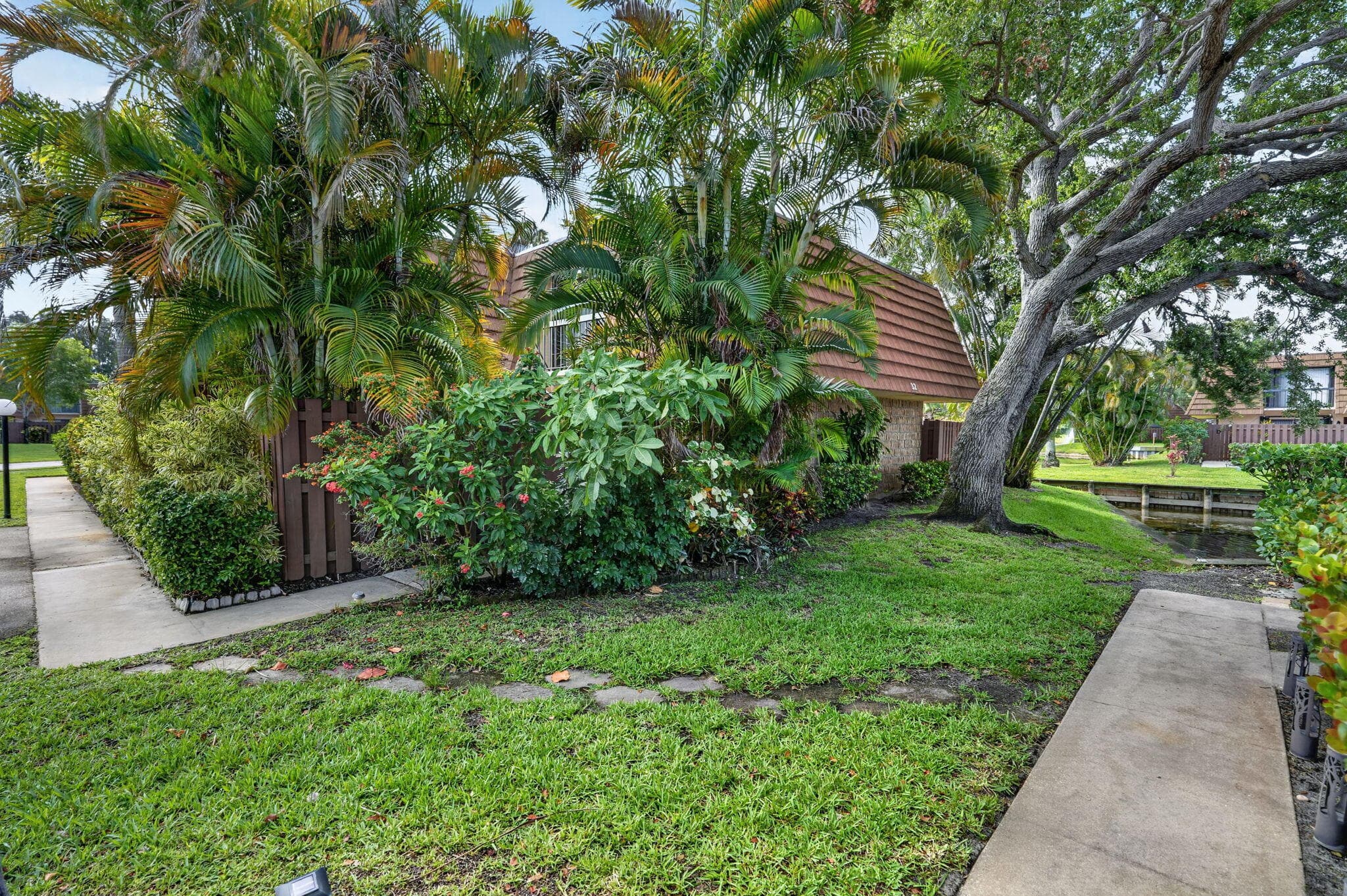 825 Center Street 32b, Jupiter, FL 33458 — photo 2 of 24