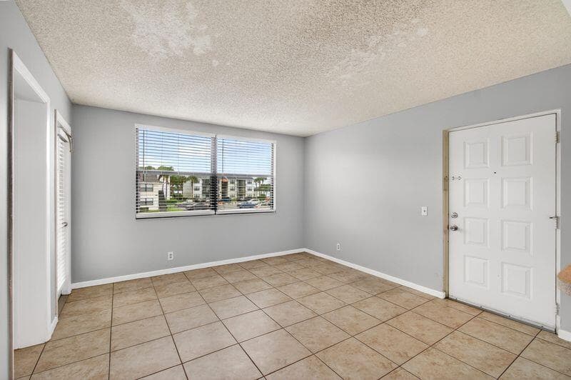 738 Executive Center Drive 21, West Palm Beach, FL 33401 — photo 2 of 32