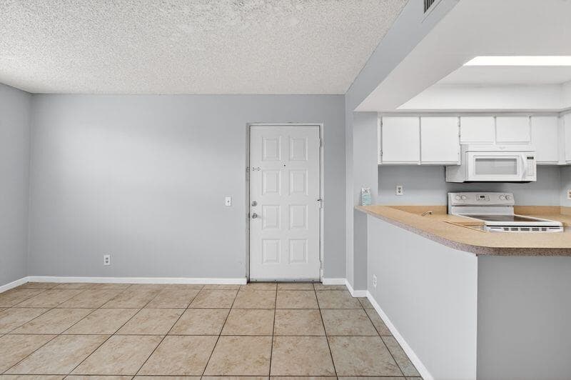 738 Executive Center Drive 21, West Palm Beach, FL 33401 — photo 4 of 32