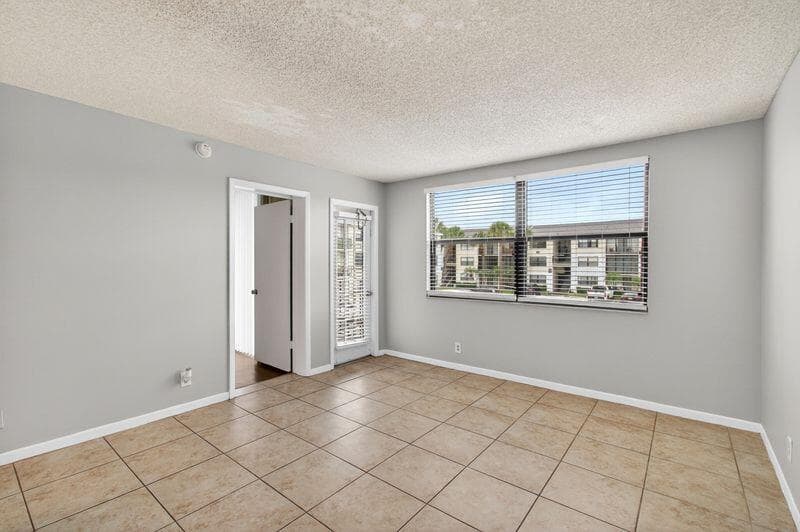 738 Executive Center Drive 21, West Palm Beach, FL 33401 — photo 5 of 32