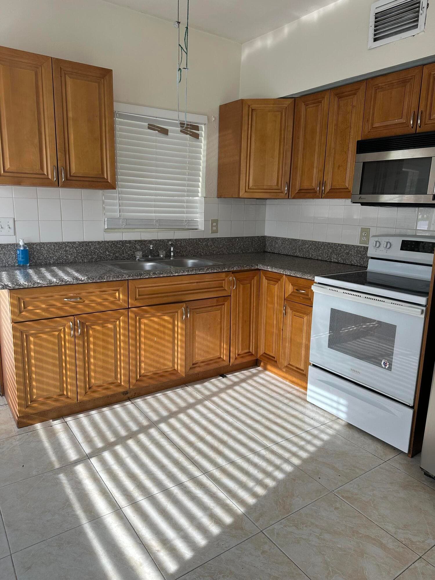 2202 NE 3rd Street, Boynton Beach, FL 33435 — photo 5 of 10