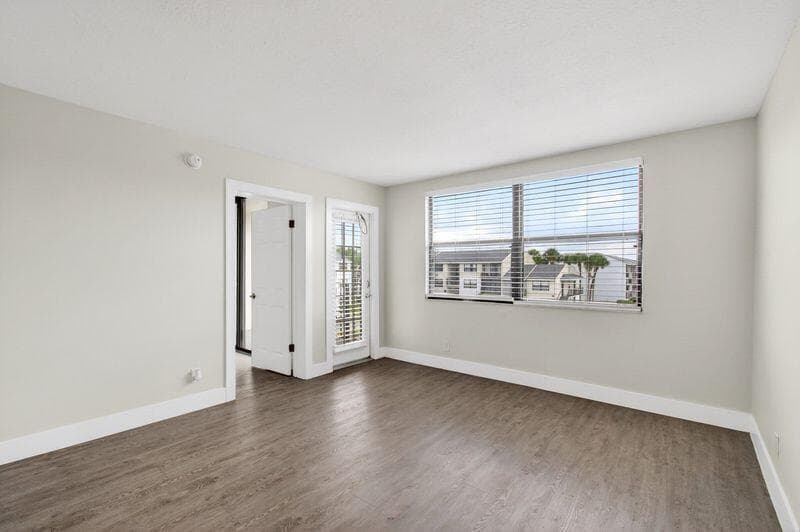 738 Executive Center Drive 35, West Palm Beach, FL 33401 — photo 3 of 28
