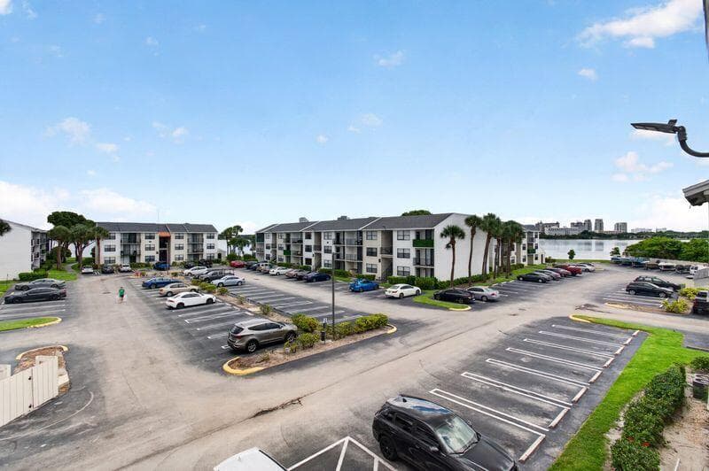 738 Executive Center Drive 35, West Palm Beach, FL 33401 — photo 14 of 28