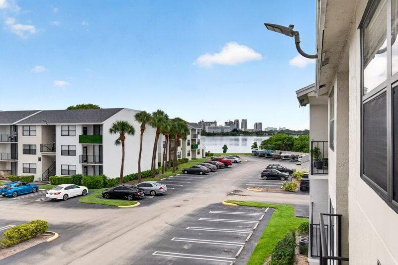 738 Executive Center Drive 35, West Palm Beach, FL 33401 — photo 16 of 28