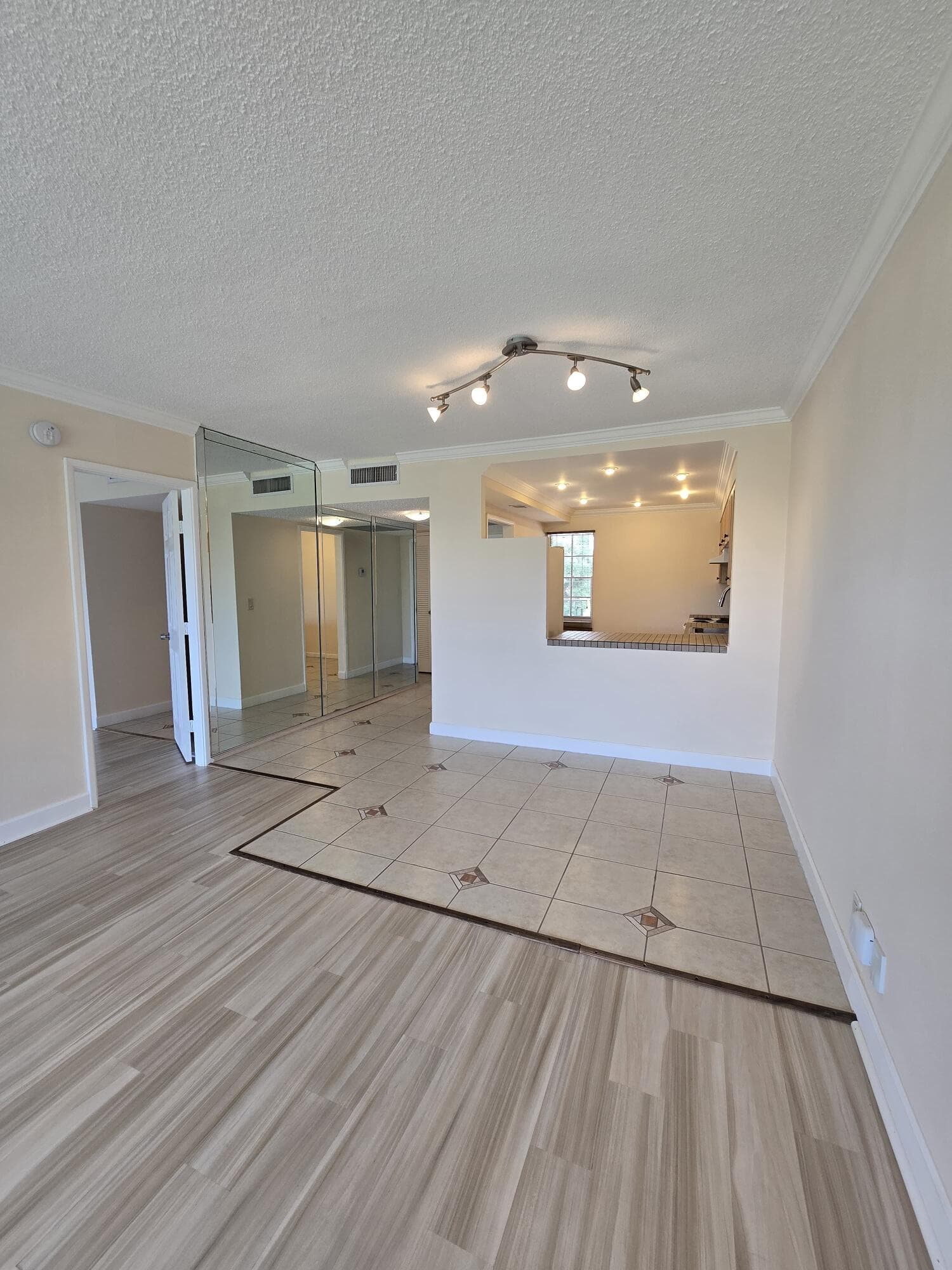 2900 N Palm Aire Drive N 405, Pompano Beach, FL 33069 — photo 1 of 12