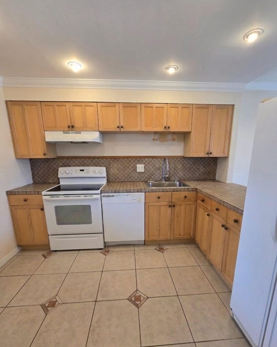 2900 N Palm Aire Drive N 405, Pompano Beach, FL 33069 — photo 5 of 12
