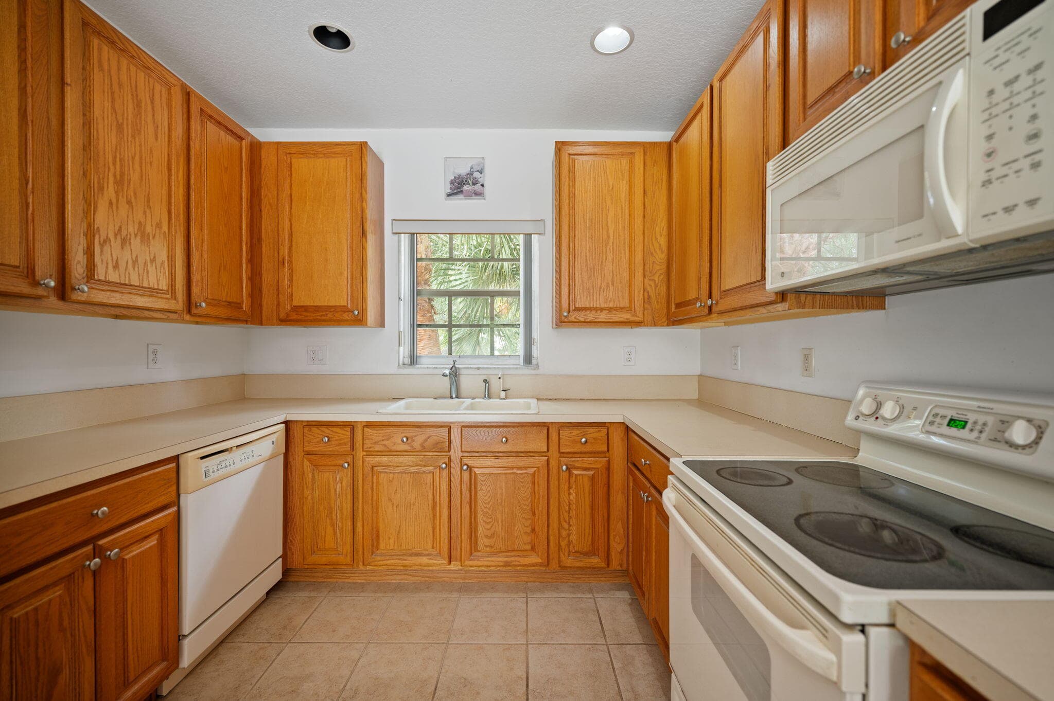 2110 NW 75th Way, Pembroke Pines, FL 33024 — photo 12 of 43